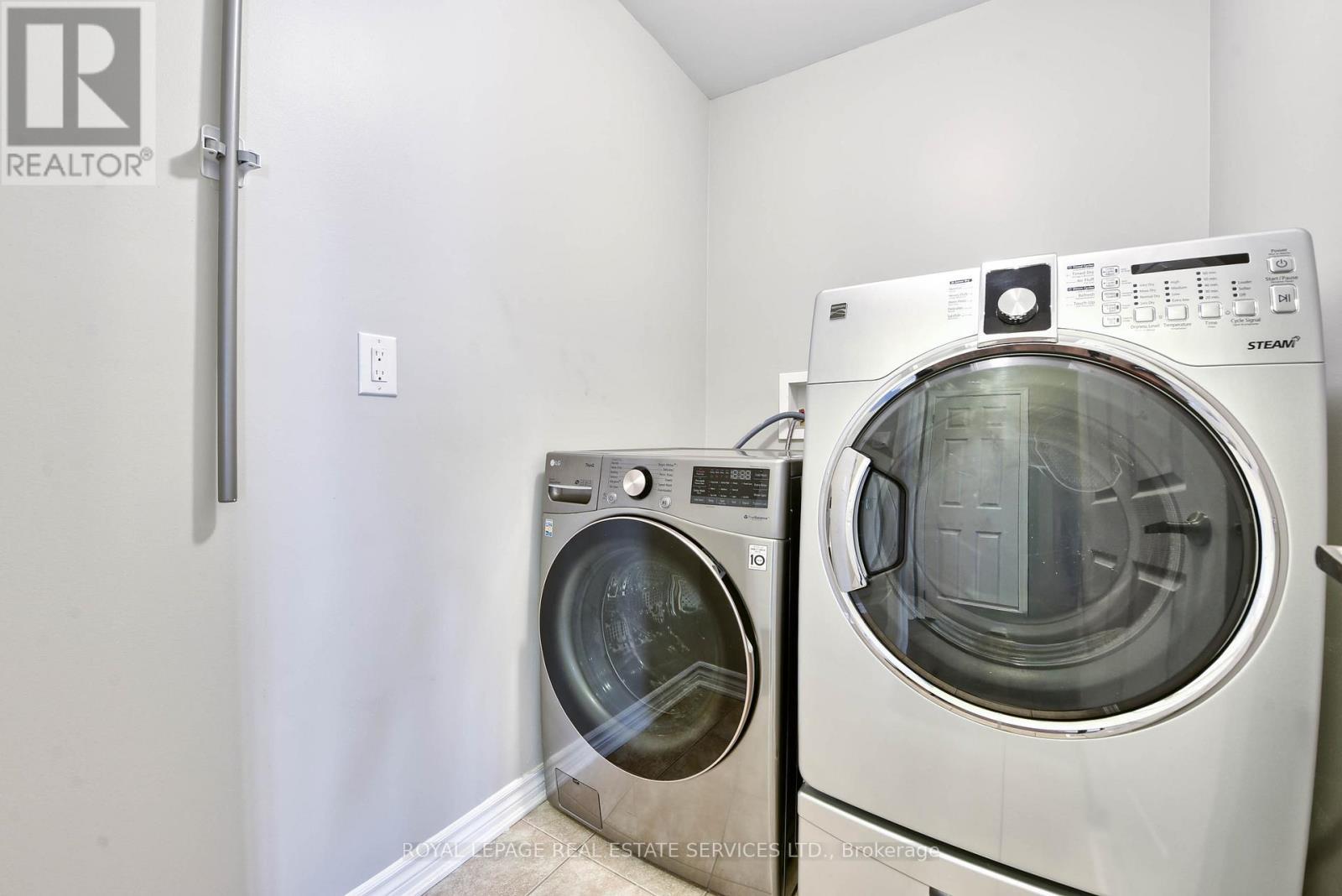 












1020 DIEFENBAKER STREET

,
Milton,




Ontario
L9T8H2

