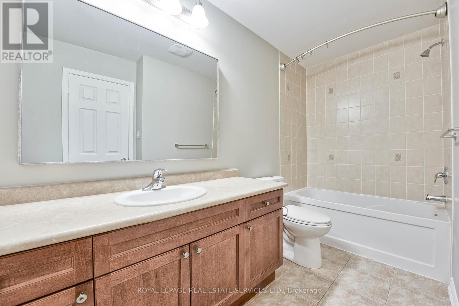 












1020 DIEFENBAKER STREET

,
Milton,




Ontario
L9T8H2

