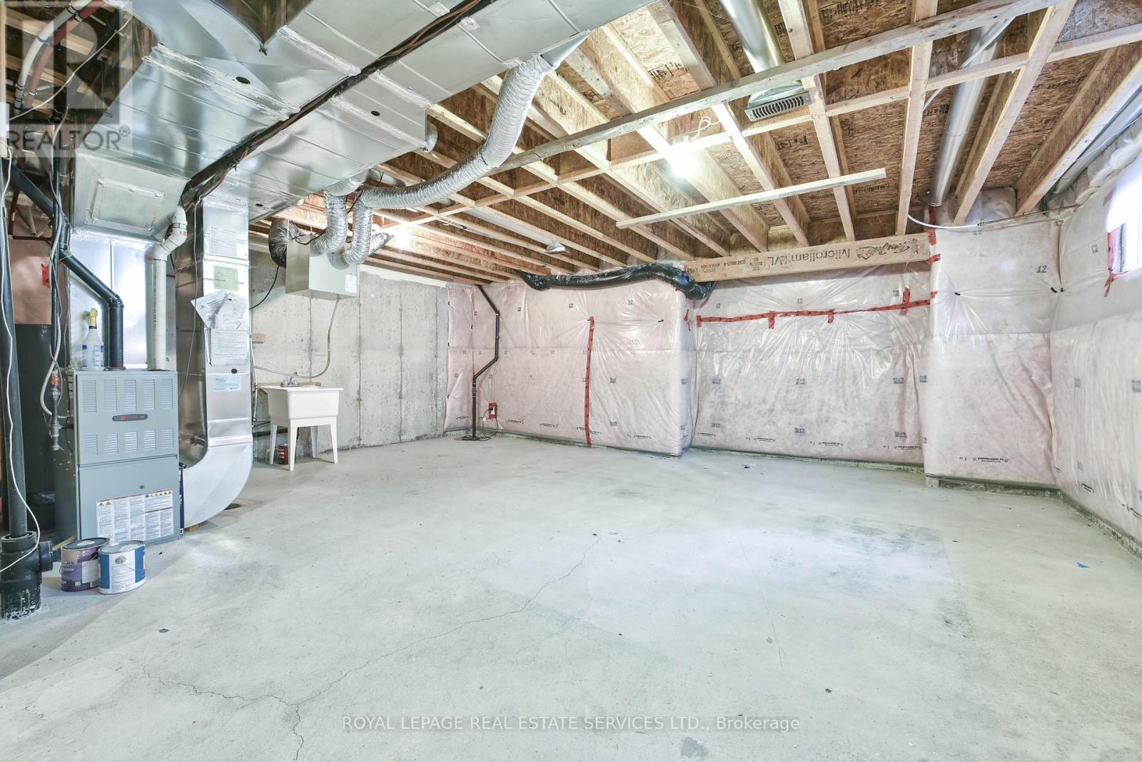 












1020 DIEFENBAKER STREET

,
Milton,




Ontario
L9T8H2

