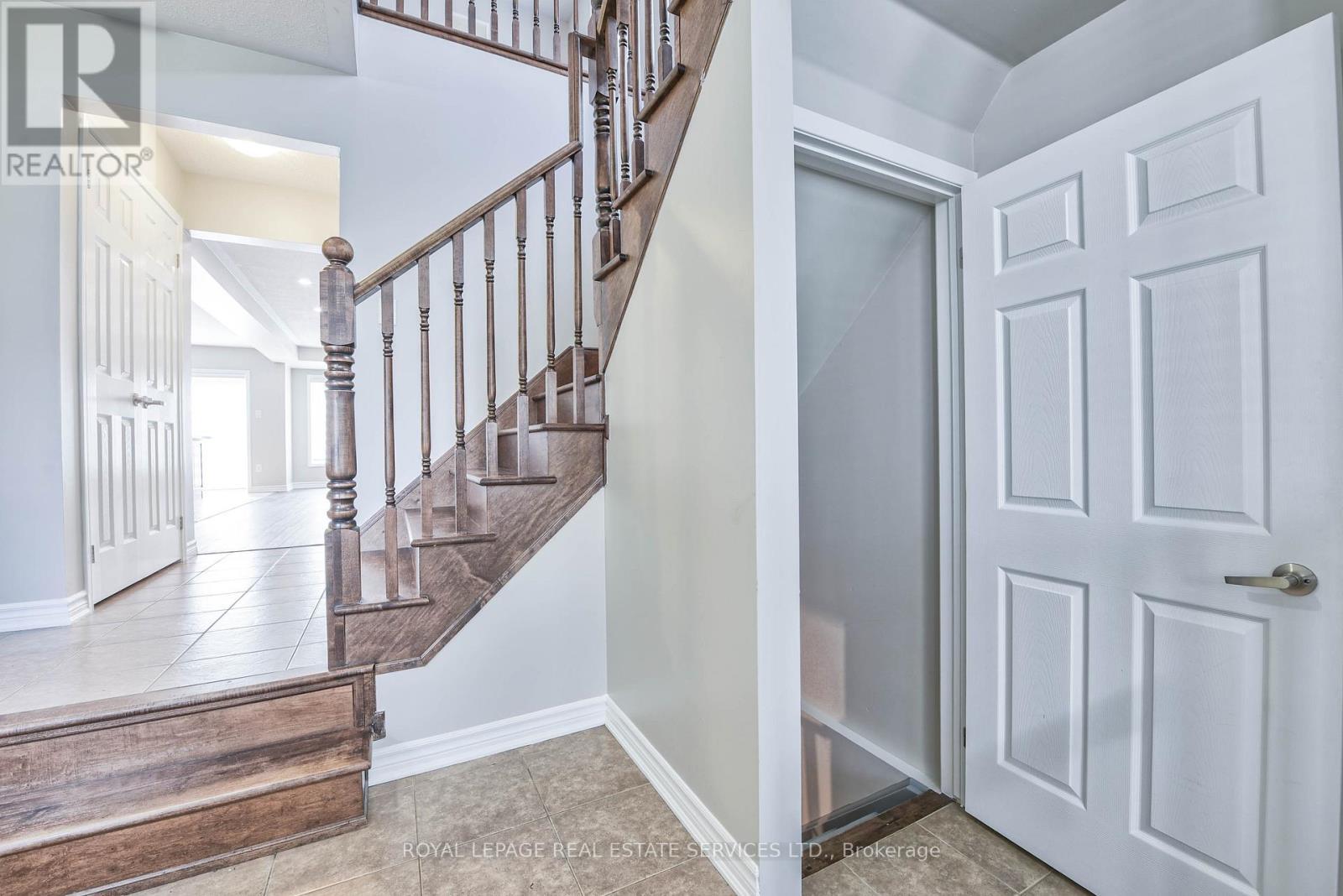 












1020 DIEFENBAKER STREET

,
Milton,




Ontario
L9T8H2

