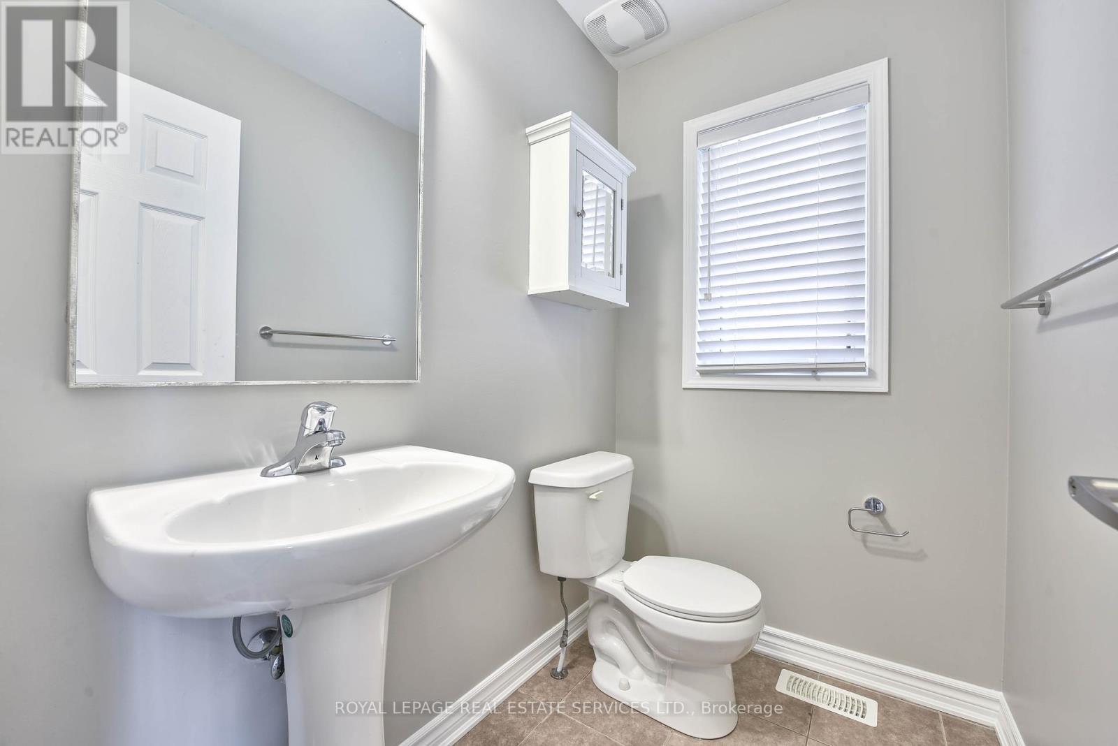 












1020 DIEFENBAKER STREET

,
Milton,




Ontario
L9T8H2

