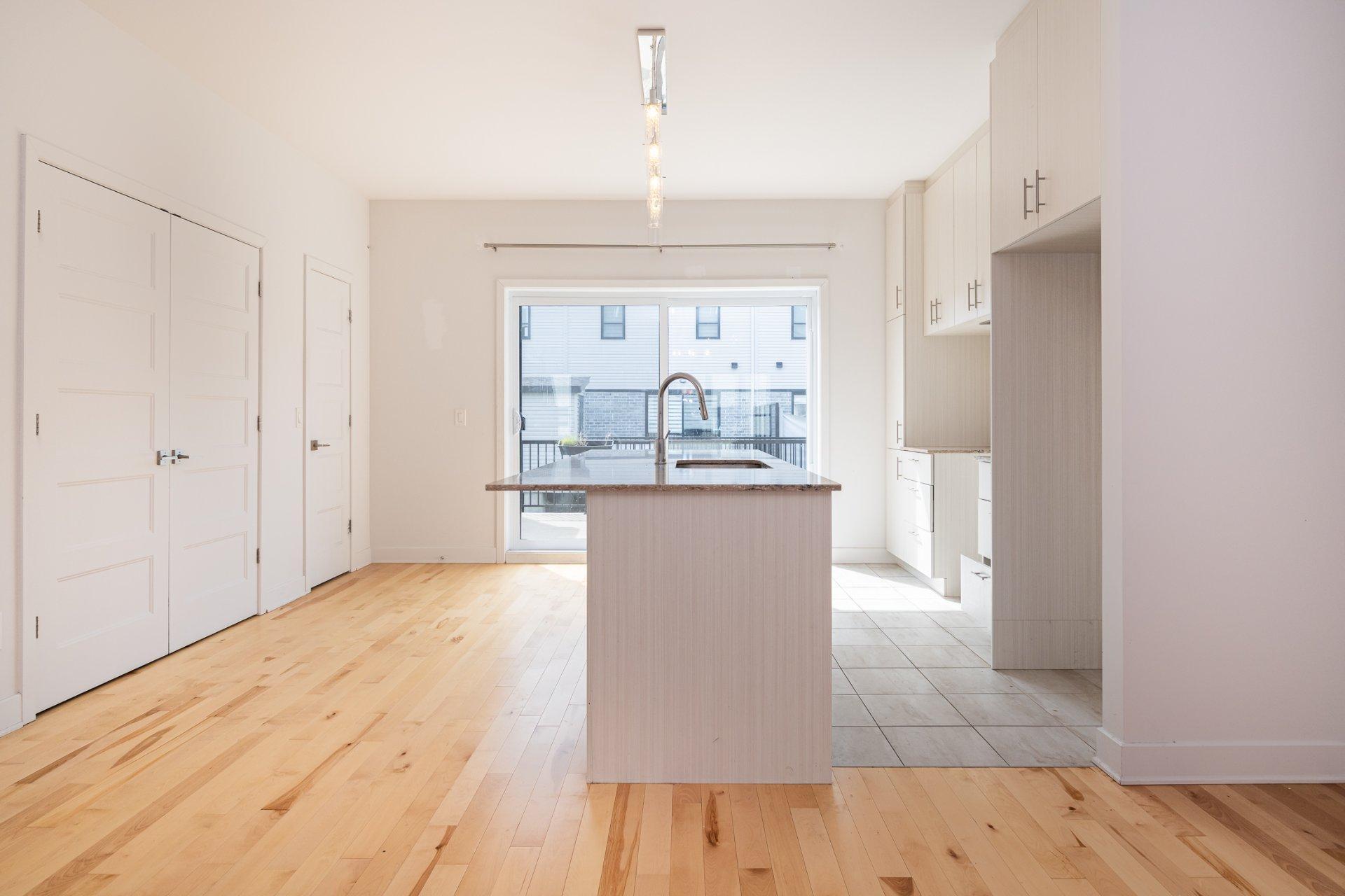 









50Z


Rue Napoléon

, 2,
Sainte-Thérèse,




QC
J7E1H6

