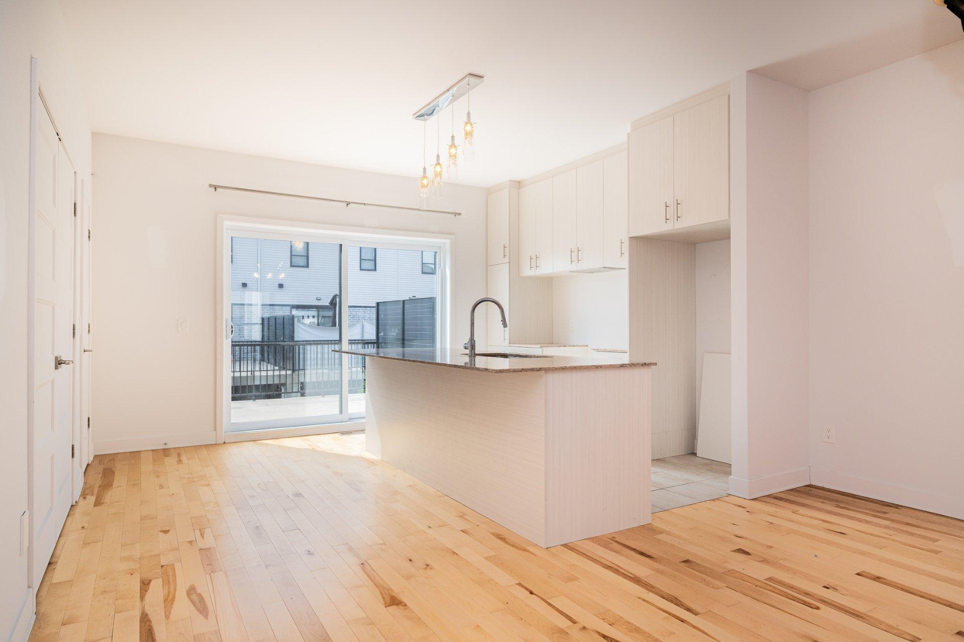 









50Z


Rue Napoléon

, 2,
Sainte-Thérèse,




QC
J7E1H6

