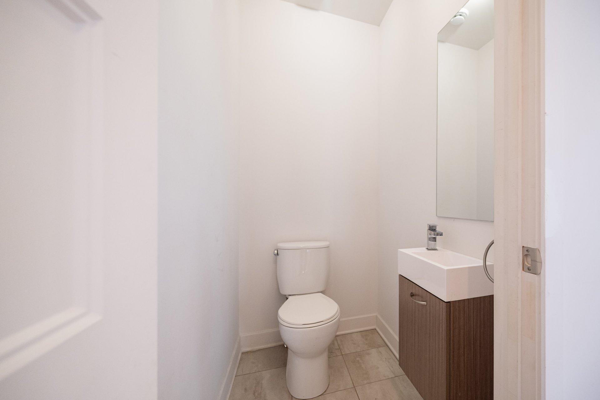 









50Z


Rue Napoléon

, 2,
Sainte-Thérèse,




QC
J7E1H6

