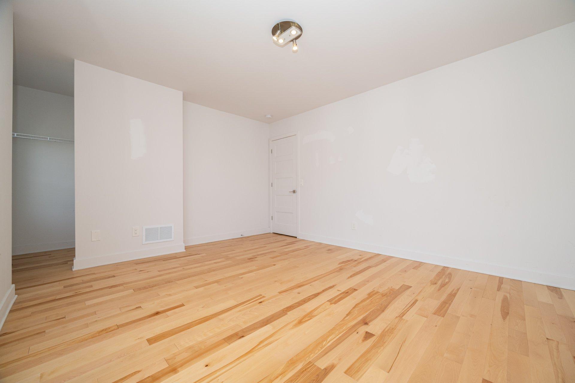 









50Z


Rue Napoléon

, 2,
Sainte-Thérèse,




QC
J7E1H6

