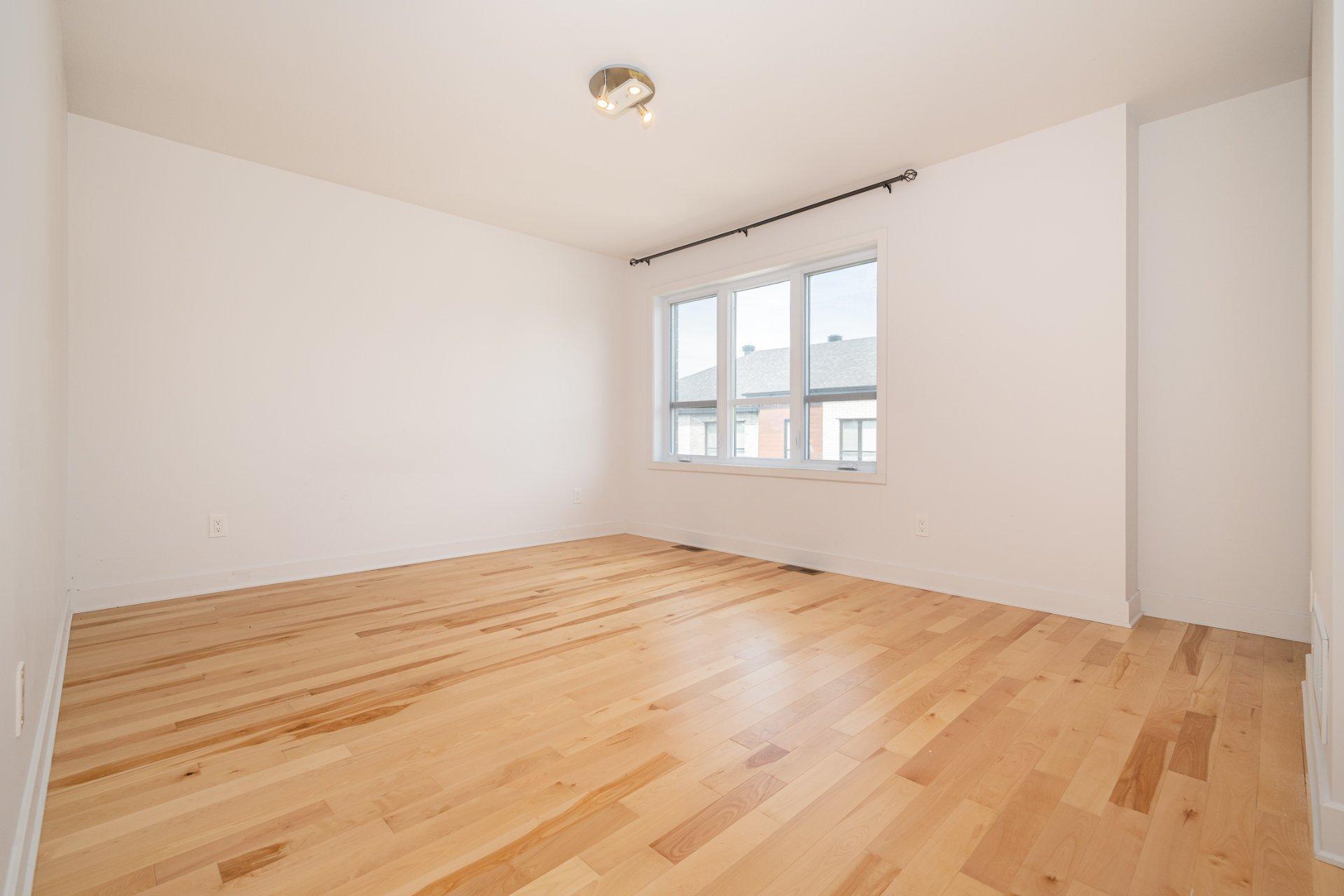 









50Z


Rue Napoléon

, 2,
Sainte-Thérèse,




QC
J7E1H6

