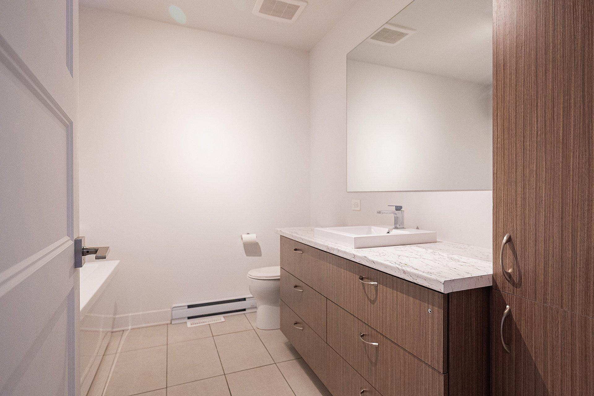 









50Z


Rue Napoléon

, 2,
Sainte-Thérèse,




QC
J7E1H6

