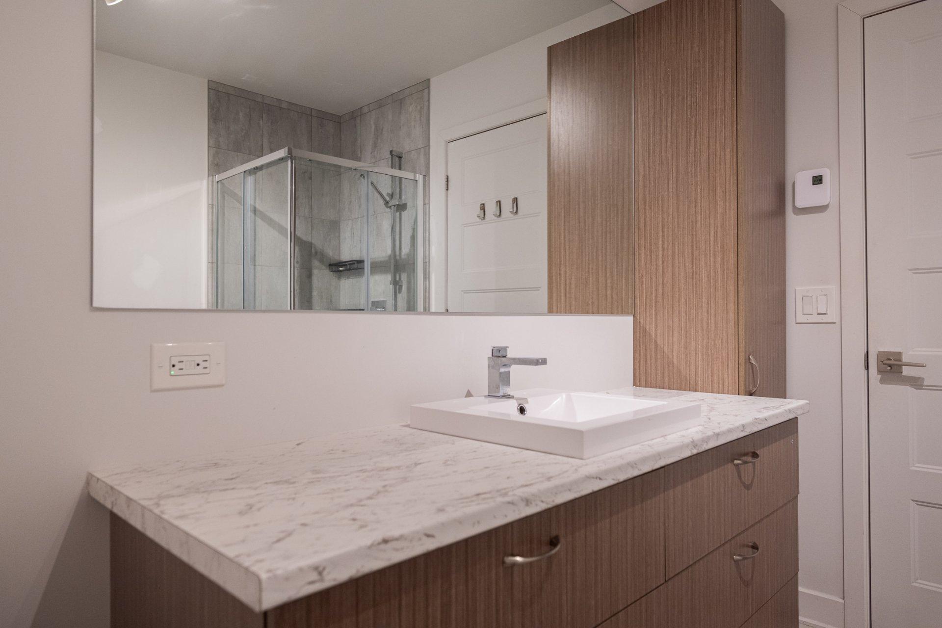 









50Z


Rue Napoléon

, 2,
Sainte-Thérèse,




QC
J7E1H6


