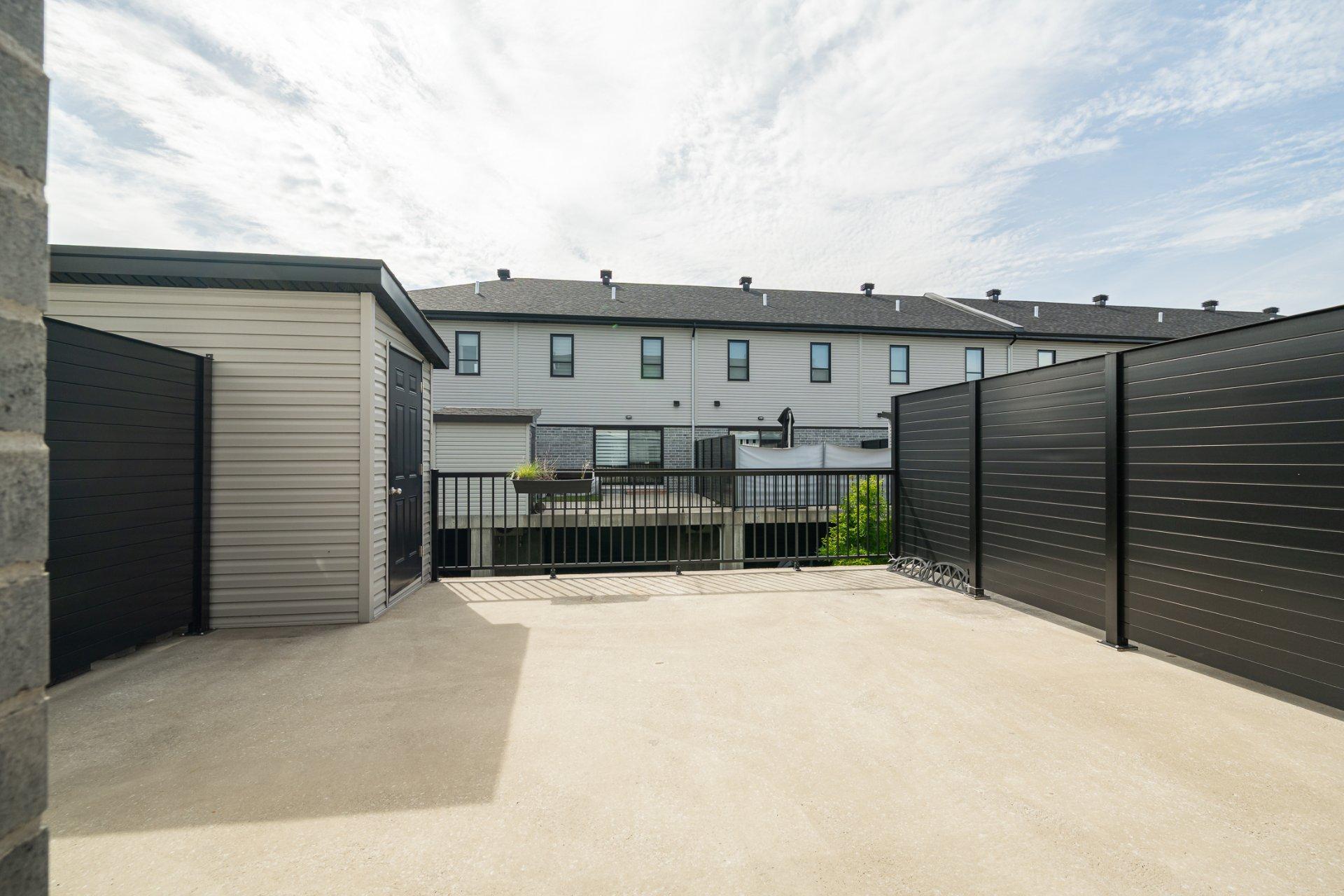 









50Z


Rue Napoléon

, 2,
Sainte-Thérèse,




QC
J7E1H6

