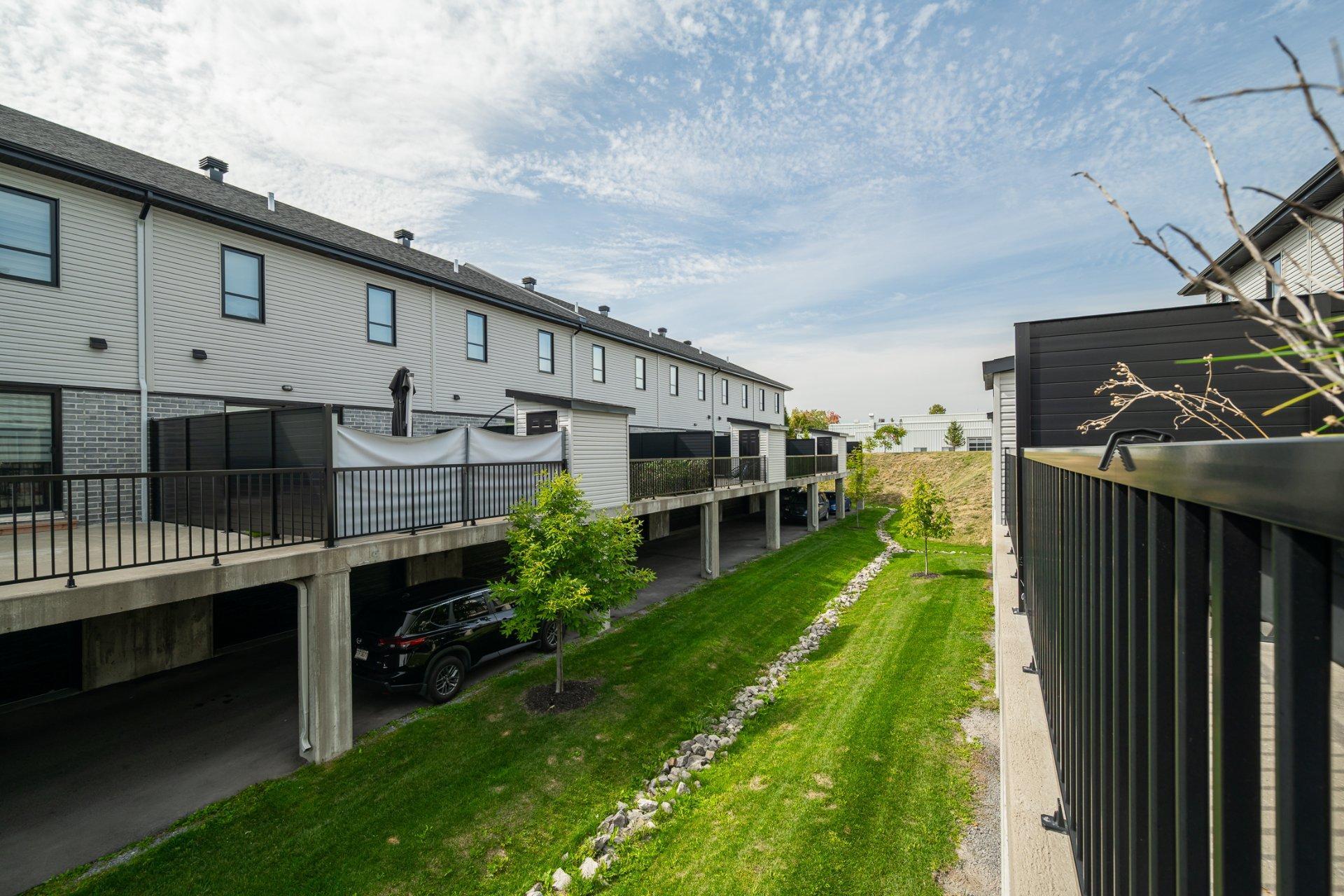 









50Z


Rue Napoléon

, 2,
Sainte-Thérèse,




QC
J7E1H6

