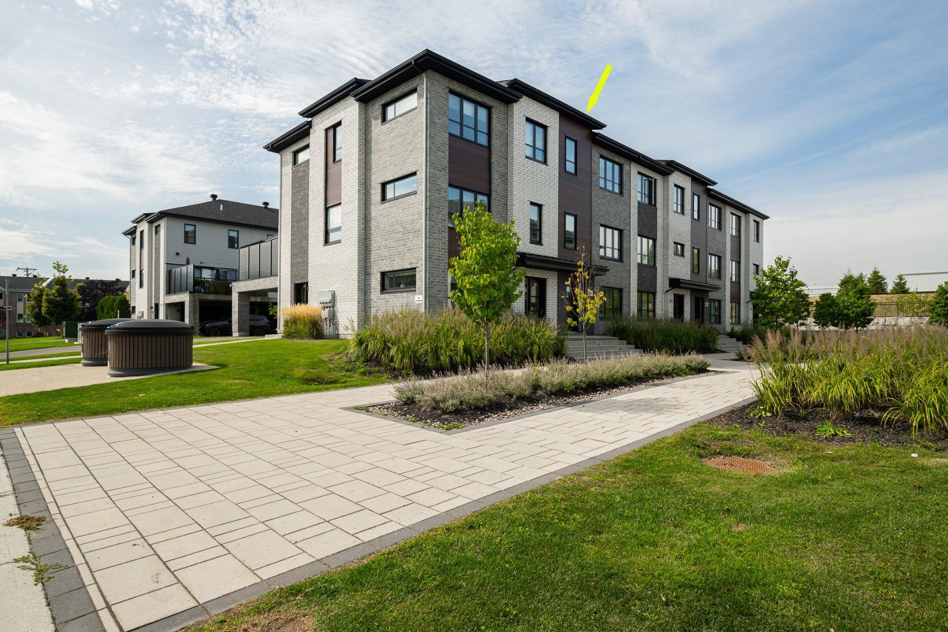 









50Z


Rue Napoléon

, 2,
Sainte-Thérèse,




QC
J7E1H6

