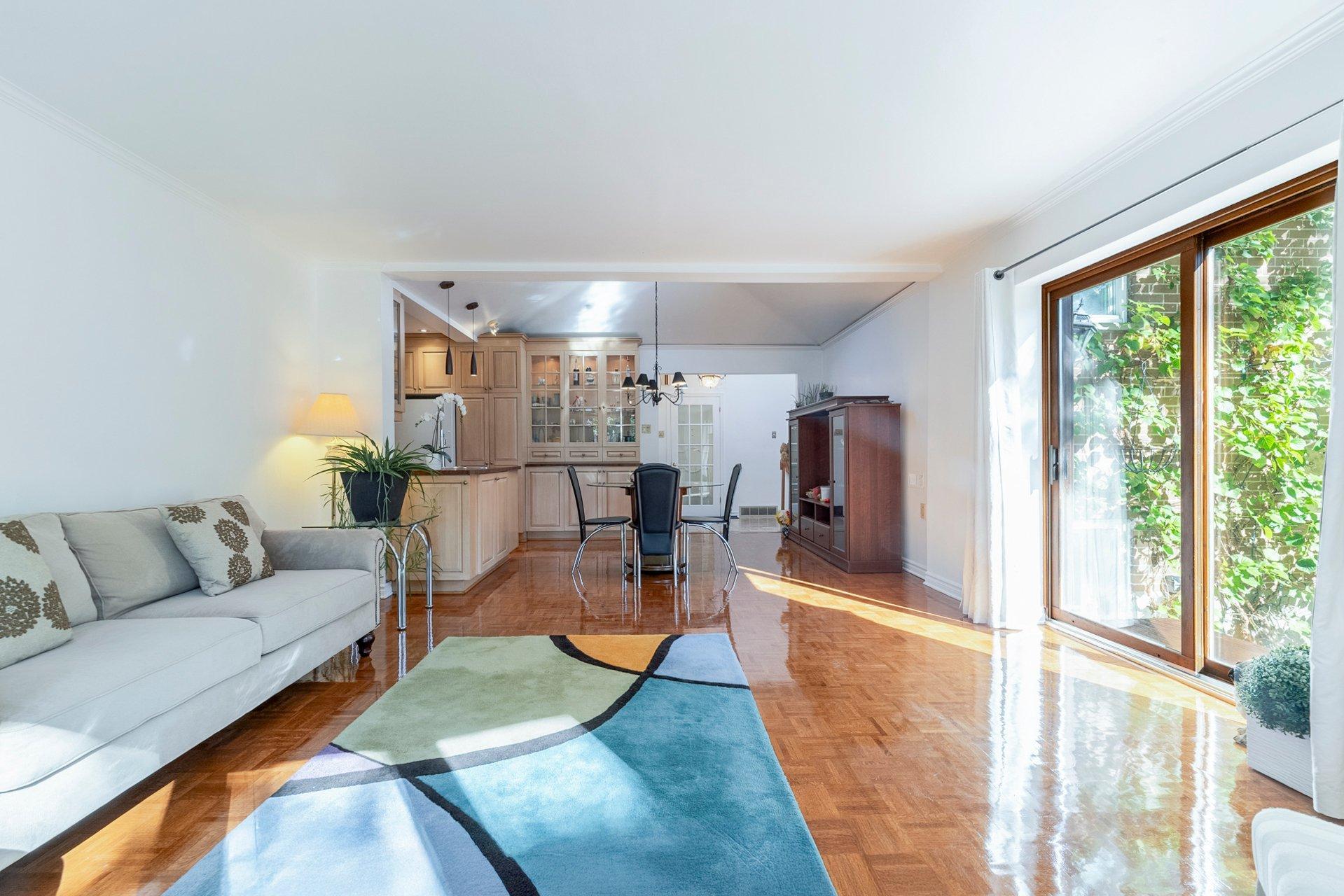 









53


Rue Chartres

,
Dollard-des-Ormeaux,




QC
H9A1J6

