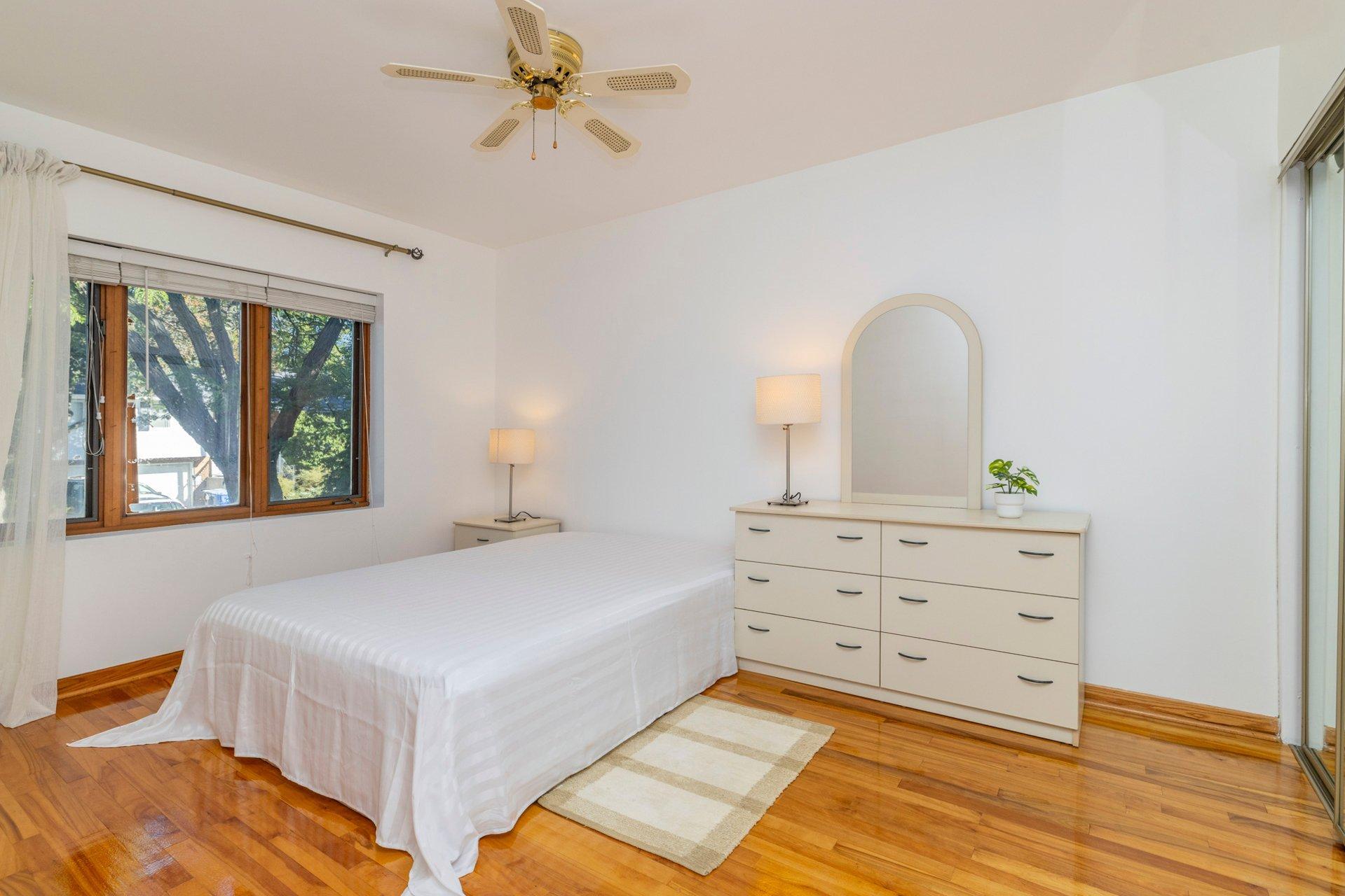 









53


Rue Chartres

,
Dollard-des-Ormeaux,




QC
H9A1J6

