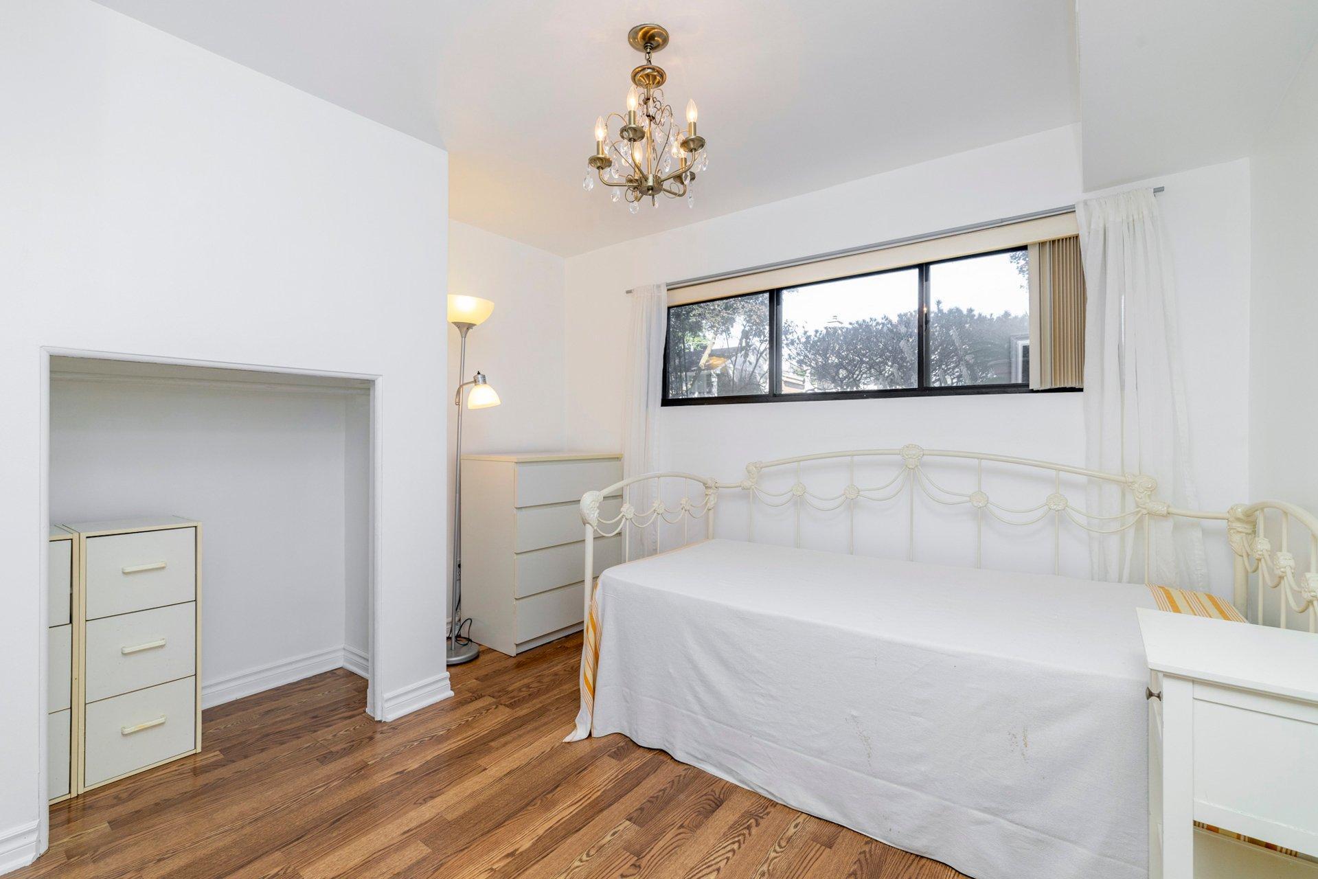 









53


Rue Chartres

,
Dollard-des-Ormeaux,




QC
H9A1J6

