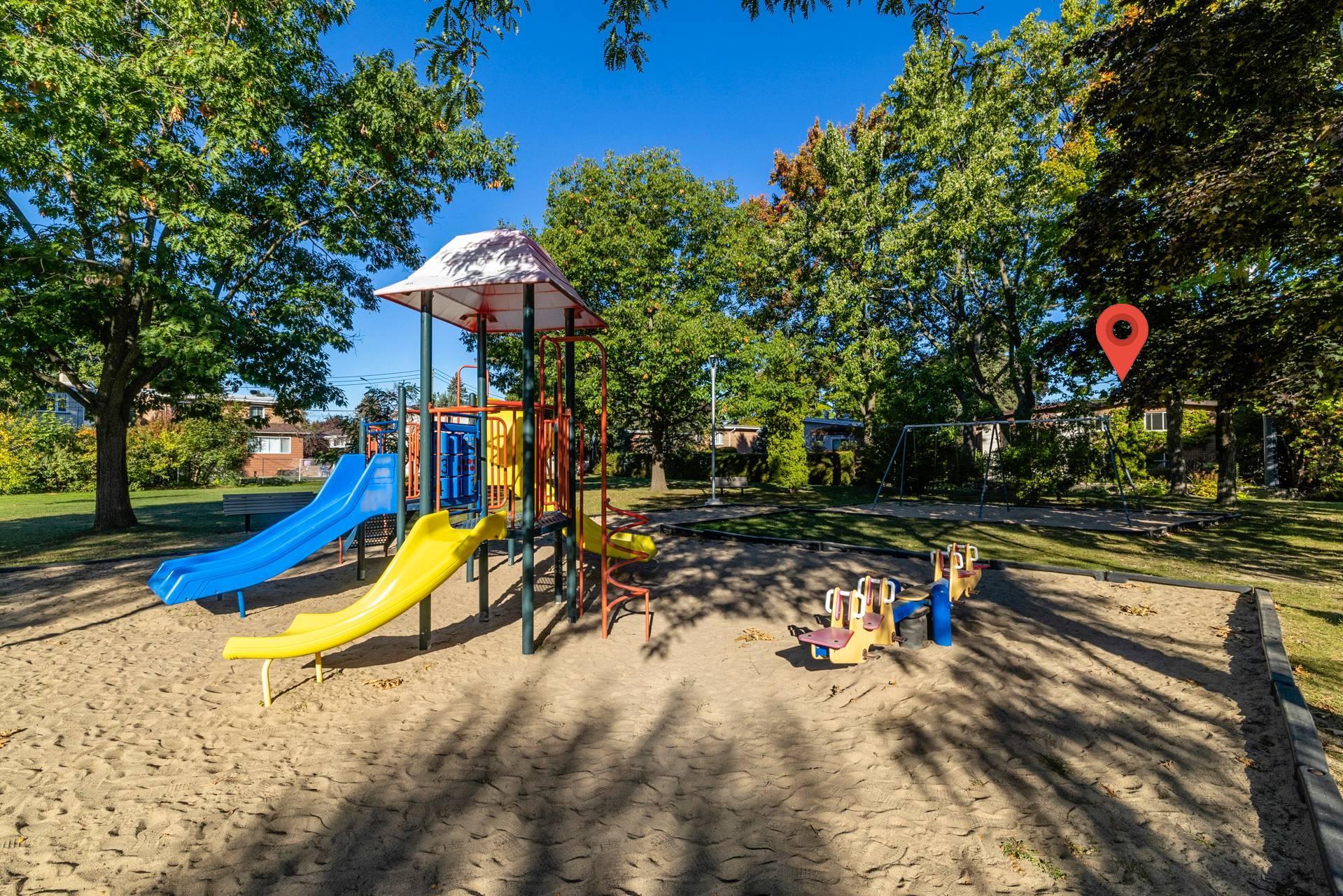 









53


Rue Chartres

,
Dollard-des-Ormeaux,




QC
H9A1J6

