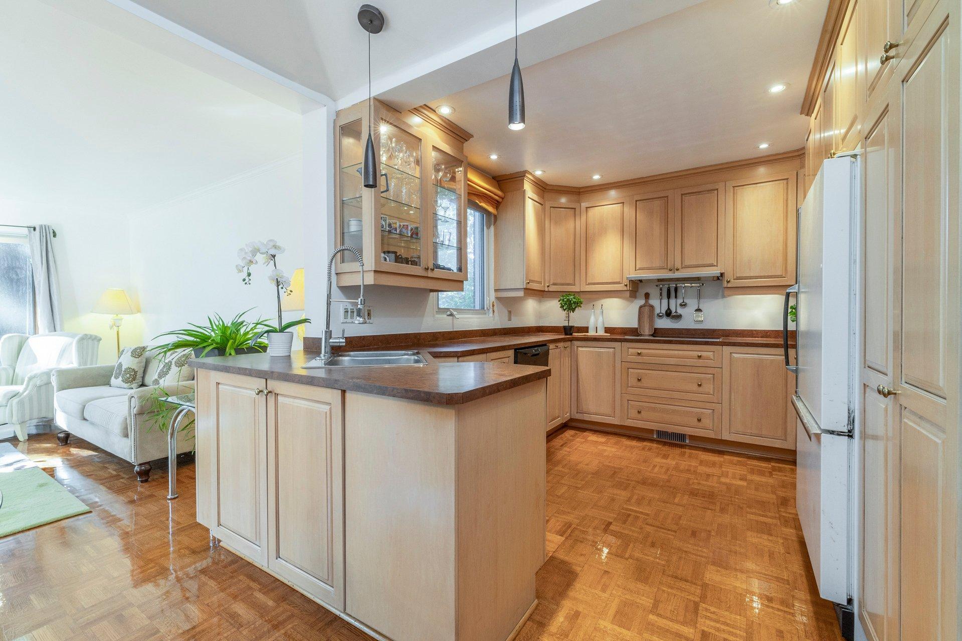 









53


Rue Chartres

,
Dollard-des-Ormeaux,




QC
H9A1J6

