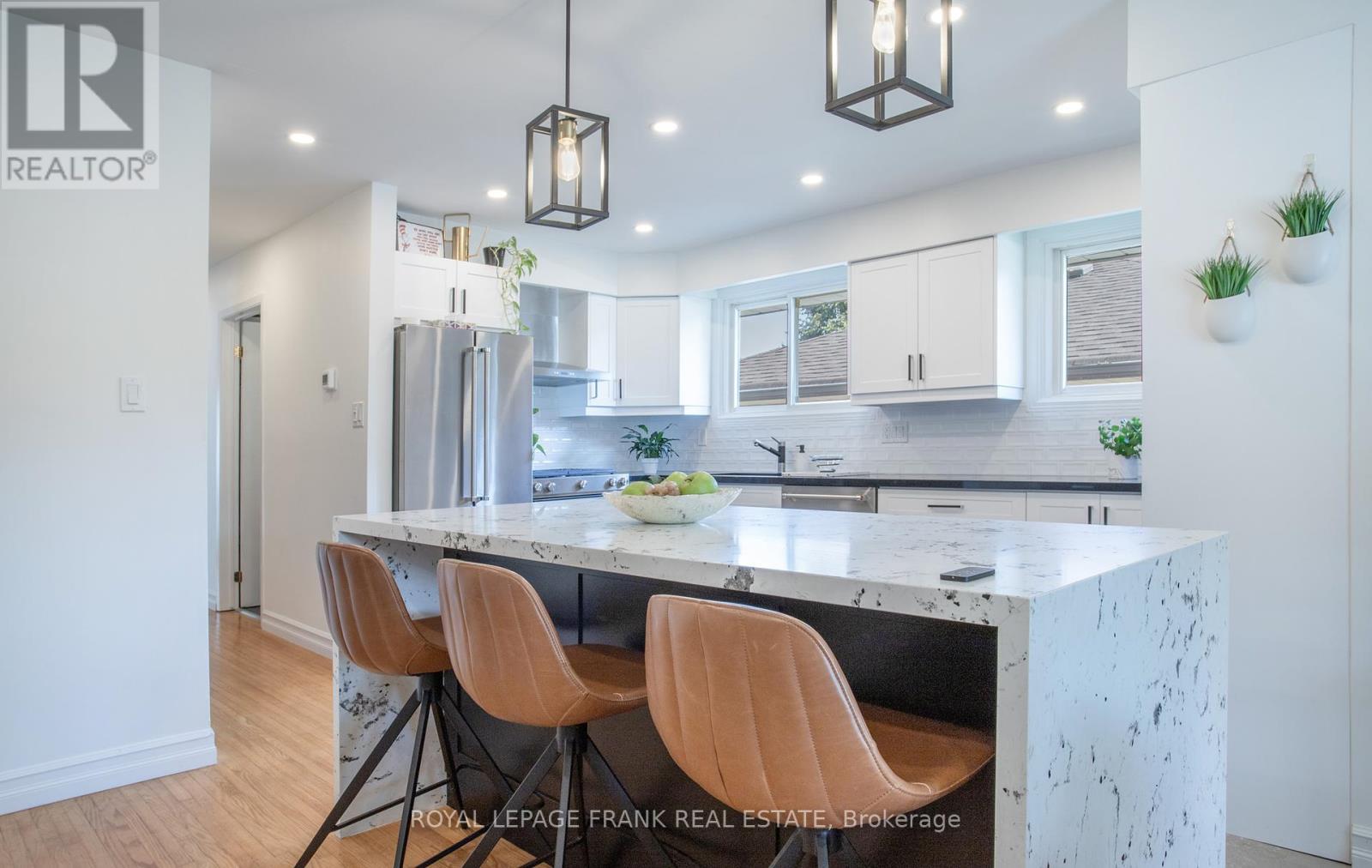 












793 CENTRAL PARK BOULEVARD N

,
Oshawa (Centennial),




Ontario
L1G6B2

