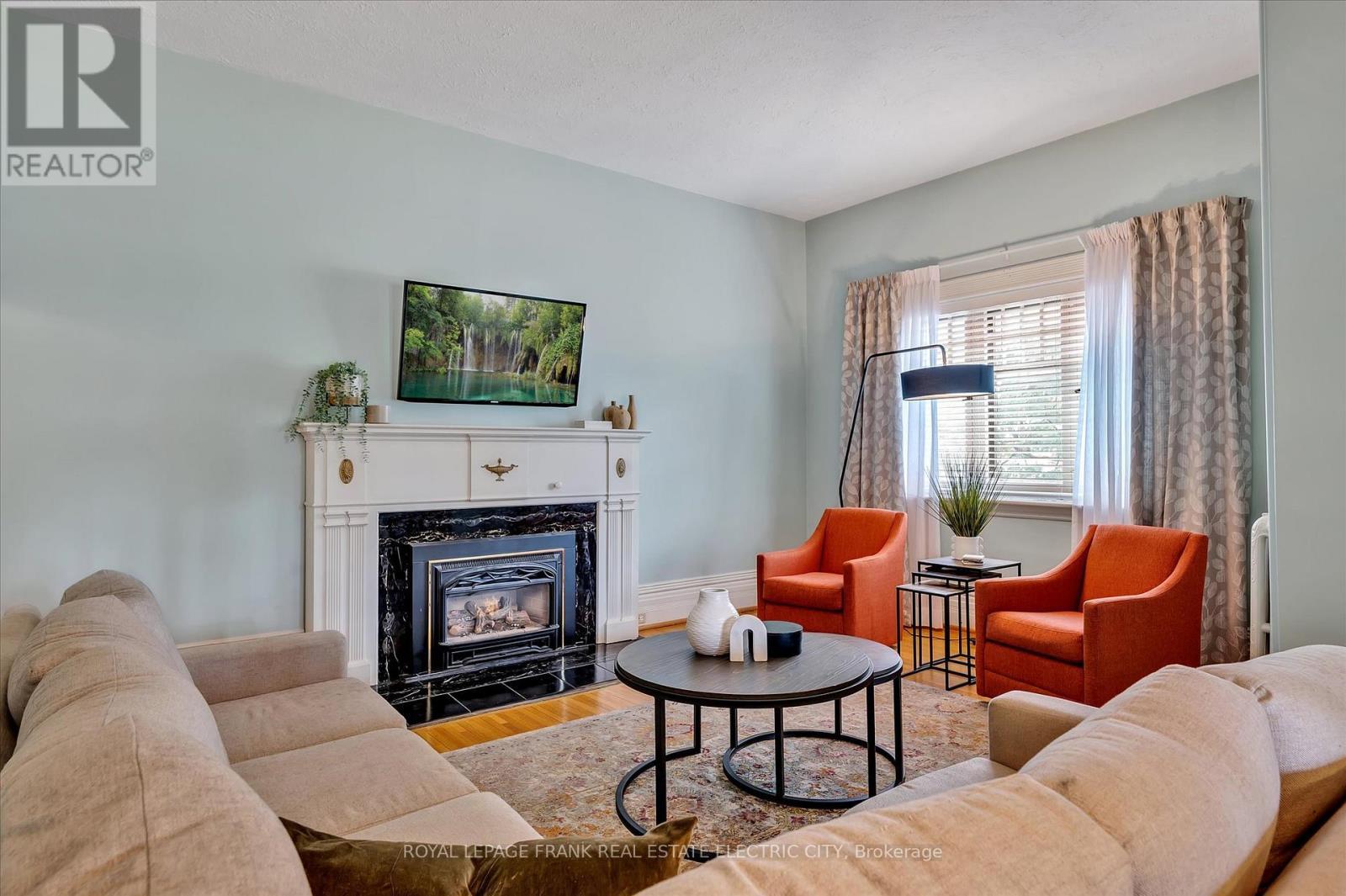 












452 HUNTER STREET W

,
Peterborough (Town Ward 3),




Ontario
K9H2M8

