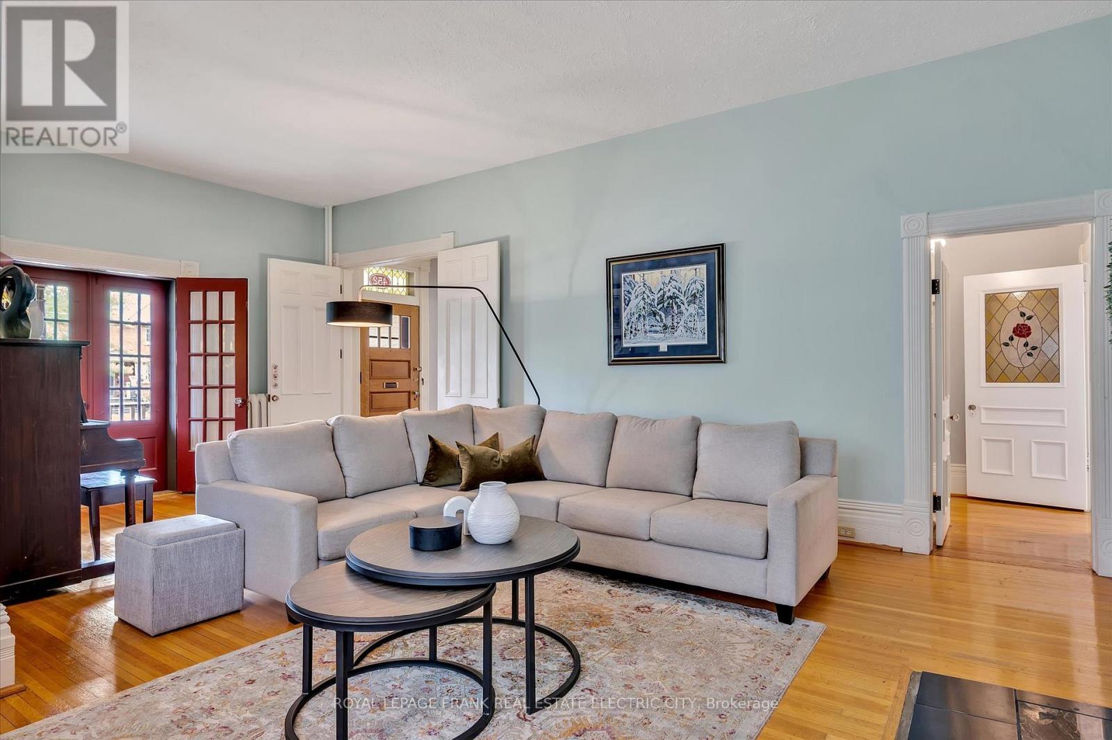 












452 HUNTER STREET W

,
Peterborough (Town Ward 3),




Ontario
K9H2M8

