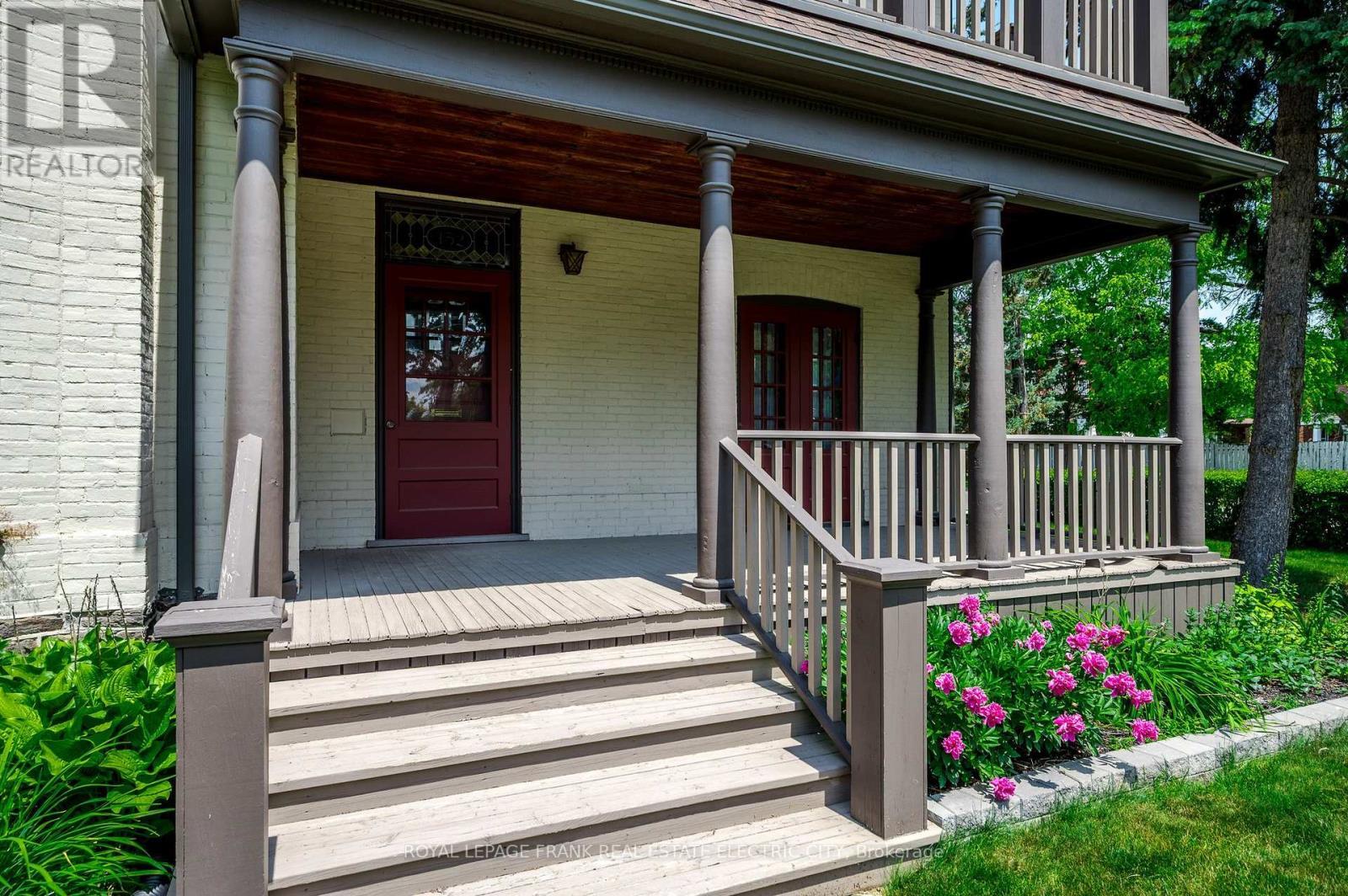 












452 HUNTER STREET W

,
Peterborough (Town Ward 3),




Ontario
K9H2M8

