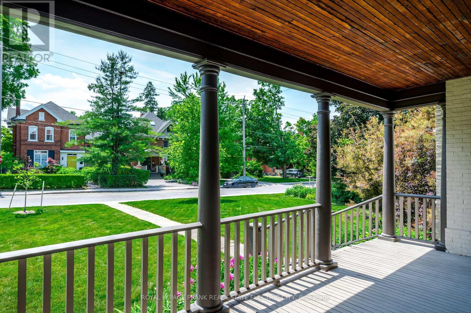 












452 HUNTER STREET W

,
Peterborough (Town Ward 3),




Ontario
K9H2M8

