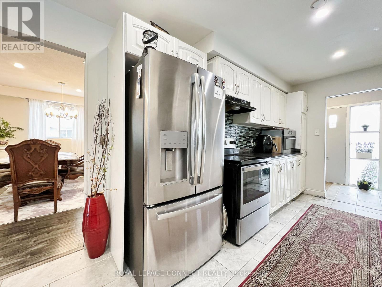 












24 LALTON PLACE

,
Toronto,




Ontario
M1E1T4

