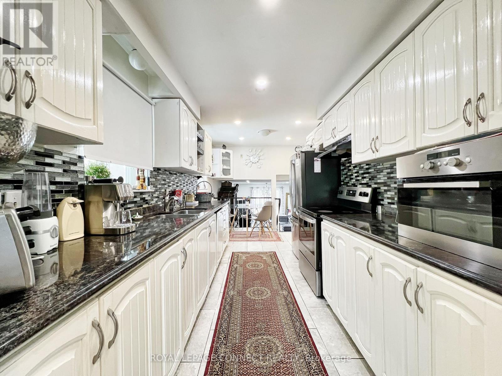 












24 LALTON PLACE

,
Toronto,




Ontario
M1E1T4

