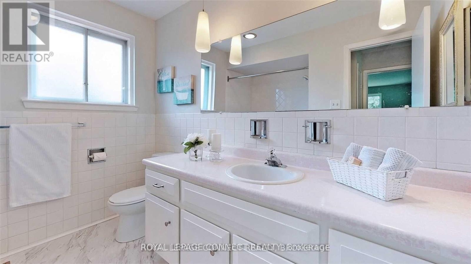 












24 LALTON PLACE

,
Toronto,




Ontario
M1E1T4

