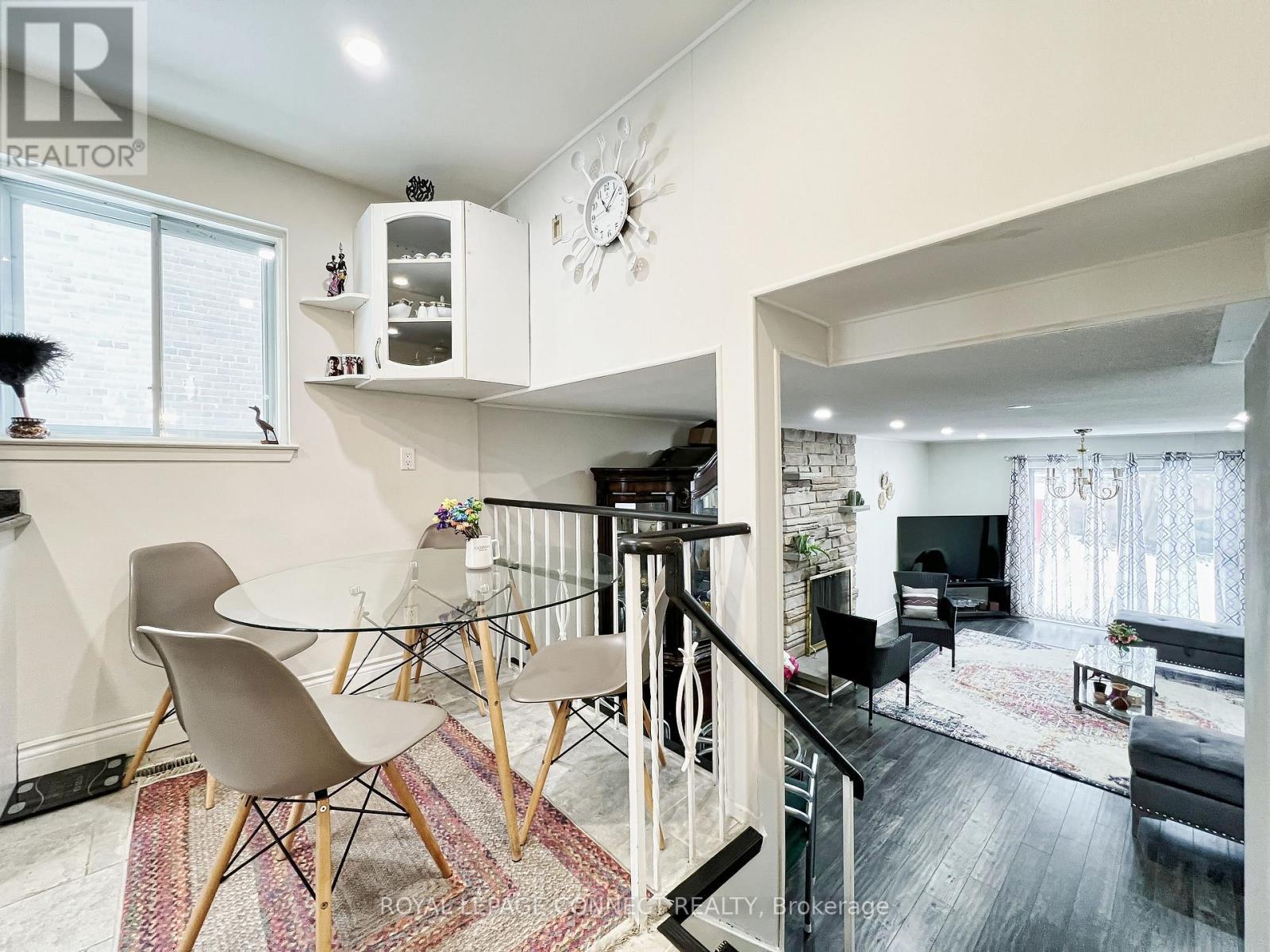 












24 LALTON PLACE

,
Toronto,




Ontario
M1E1T4

