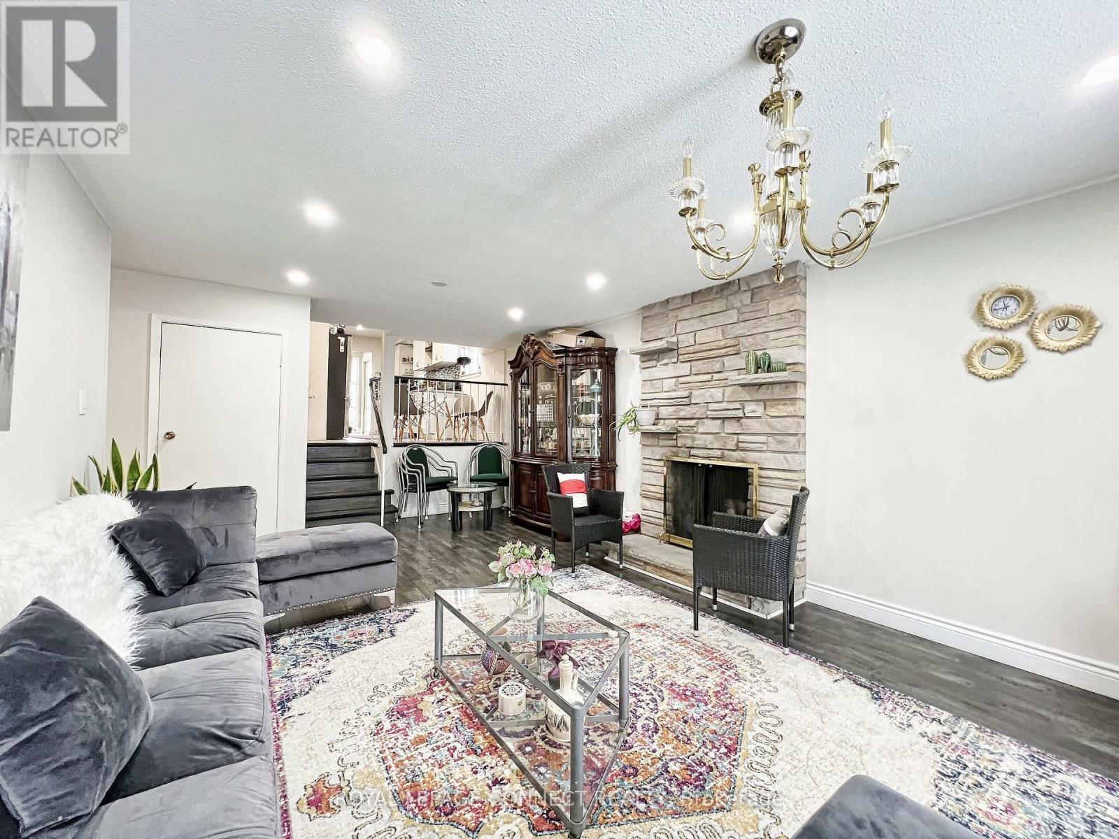 












24 LALTON PLACE

,
Toronto,




Ontario
M1E1T4

