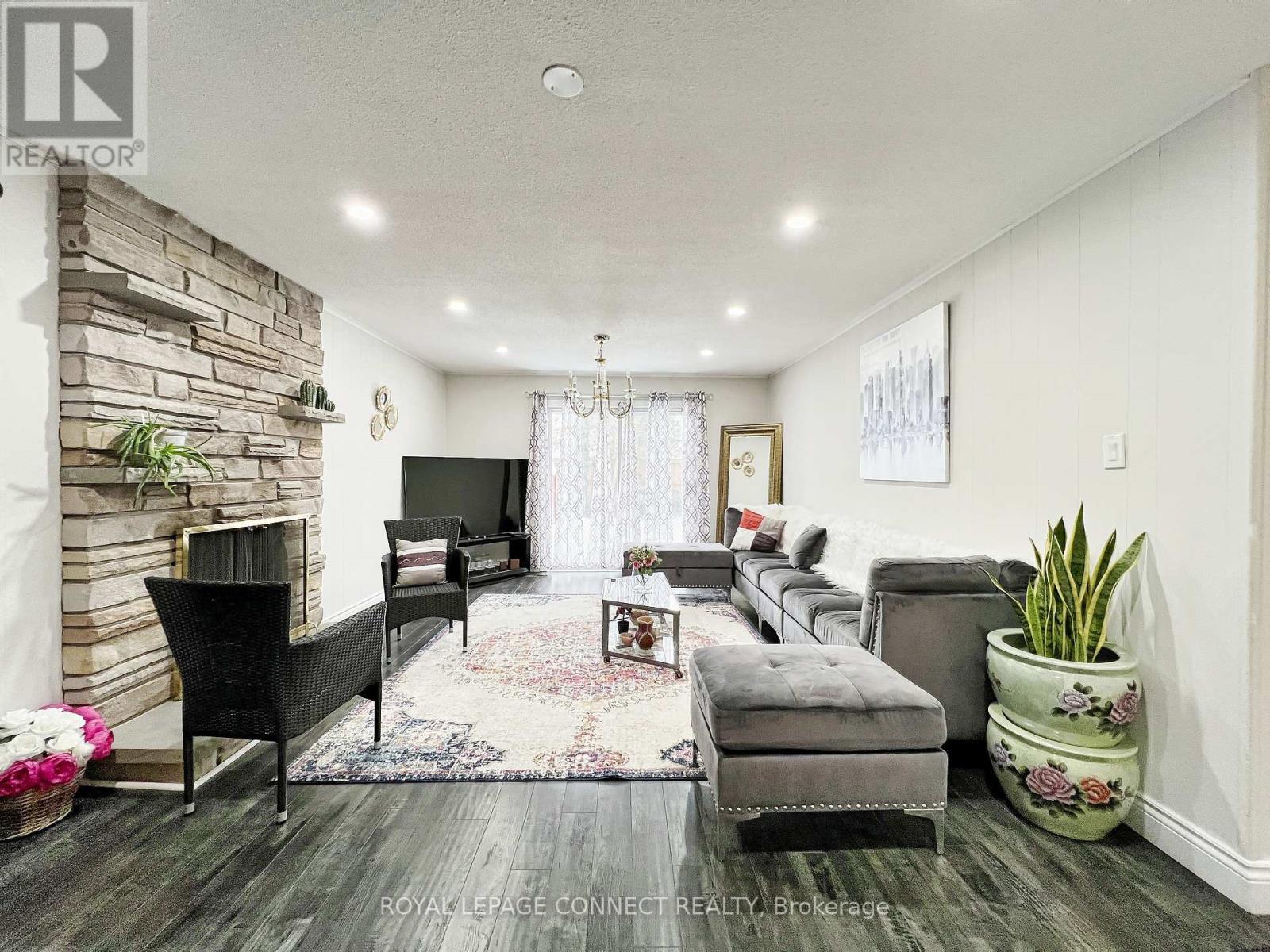 












24 LALTON PLACE

,
Toronto,




Ontario
M1E1T4

