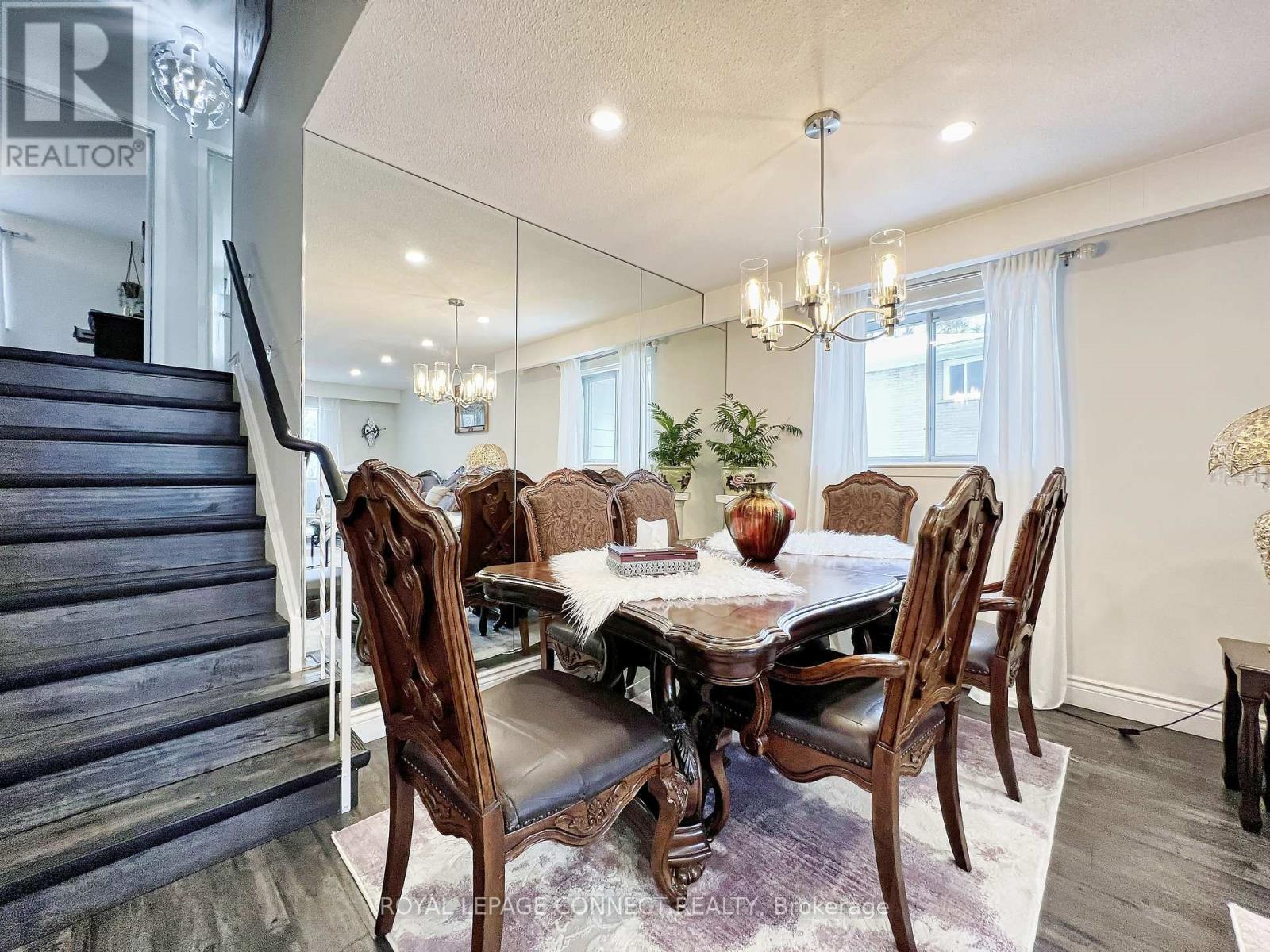 












24 LALTON PLACE

,
Toronto,




Ontario
M1E1T4

