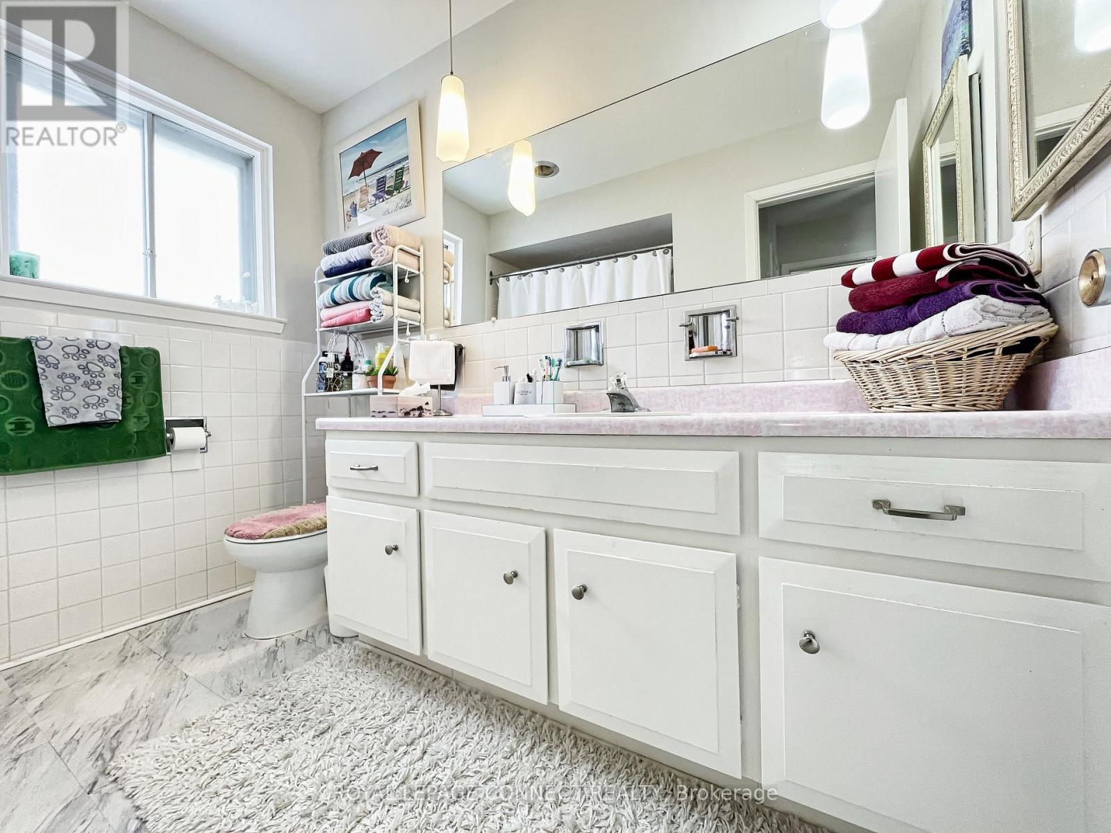 












24 LALTON PLACE

,
Toronto,




Ontario
M1E1T4

