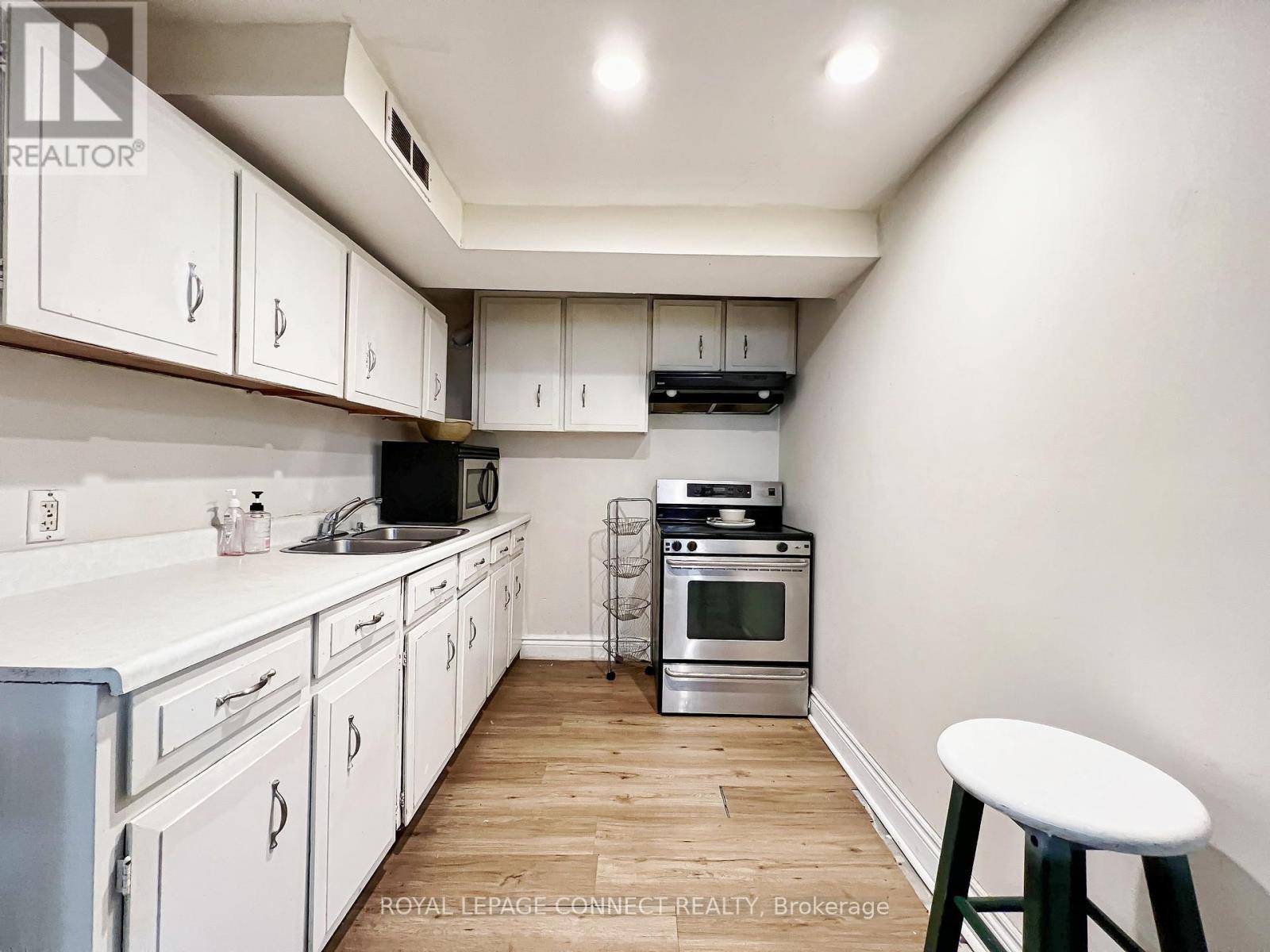 












24 LALTON PLACE

,
Toronto,




Ontario
M1E1T4

