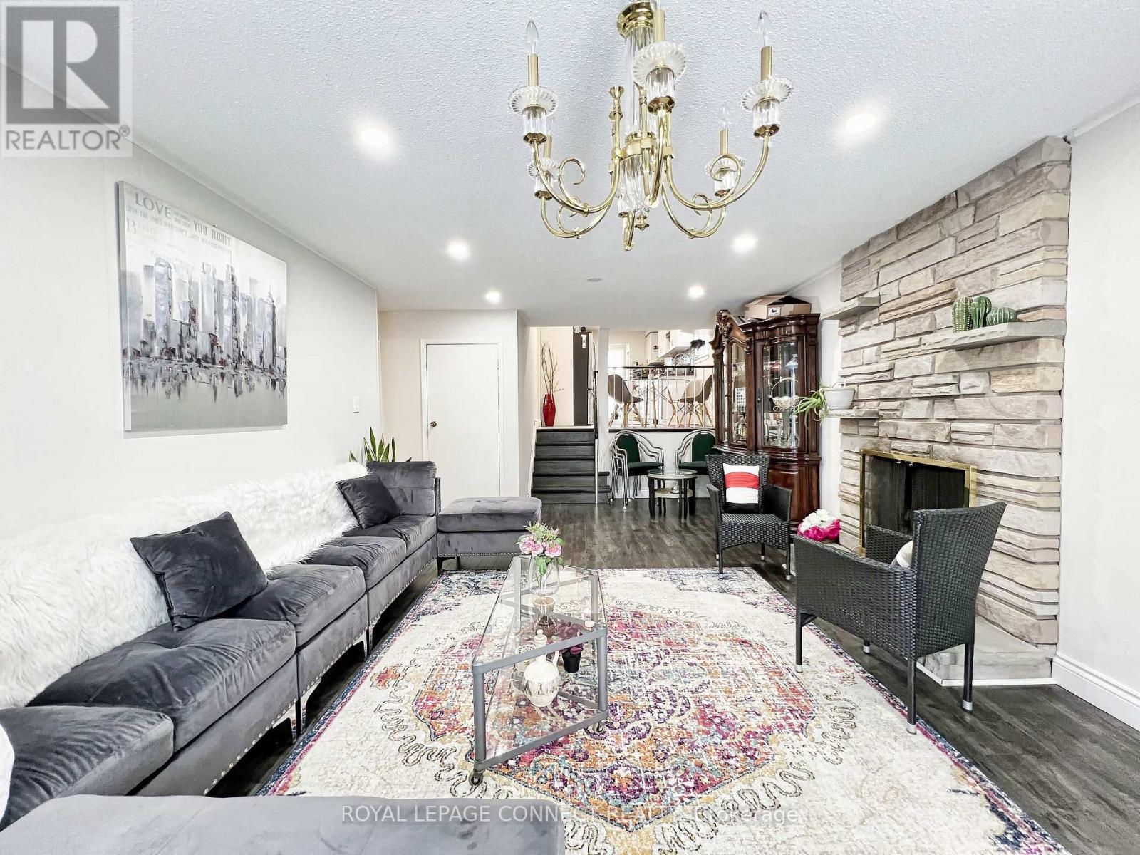 












24 LALTON PLACE

,
Toronto,




Ontario
M1E1T4

