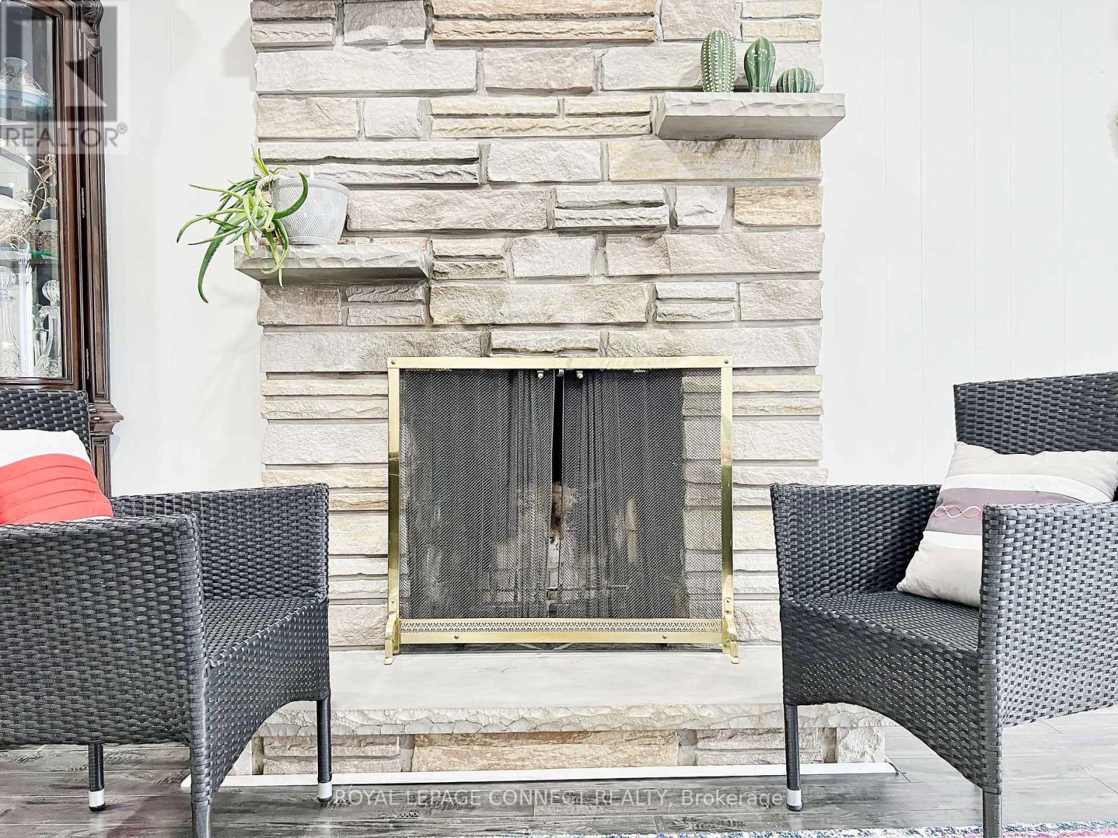 












24 LALTON PLACE

,
Toronto,




Ontario
M1E1T4

