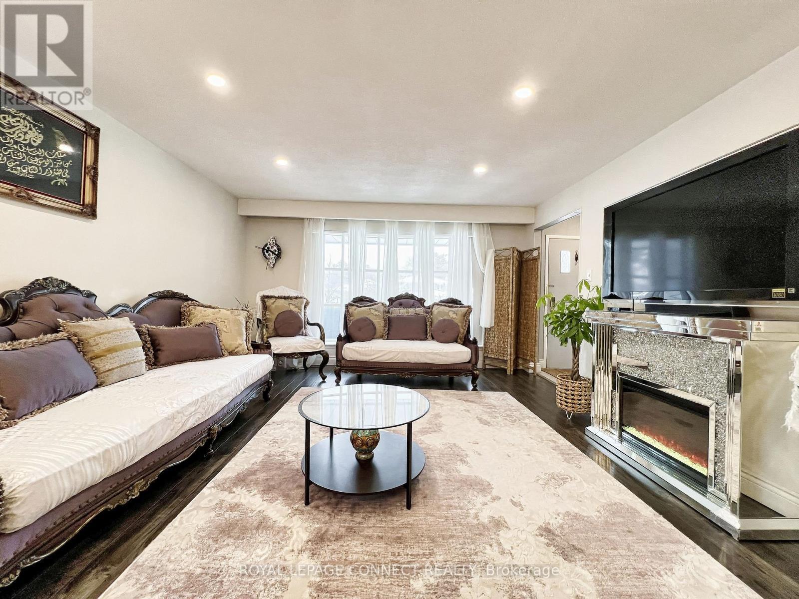 












24 LALTON PLACE

,
Toronto,




Ontario
M1E1T4

