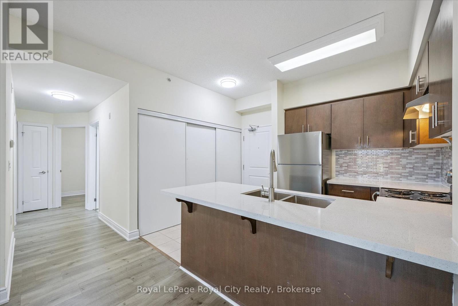 












418 - 1077 GORDON STREET

,
Guelph (Kortright West),




Ontario
N1G0E3

