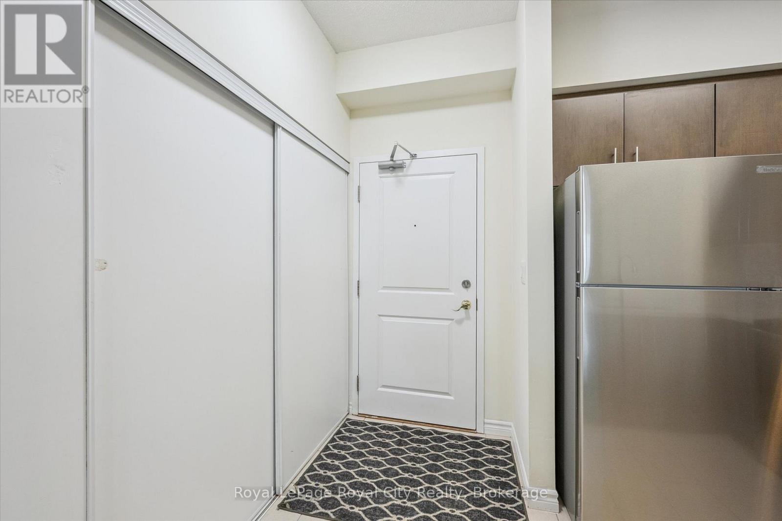












418 - 1077 GORDON STREET

,
Guelph (Kortright West),




Ontario
N1G0E3

