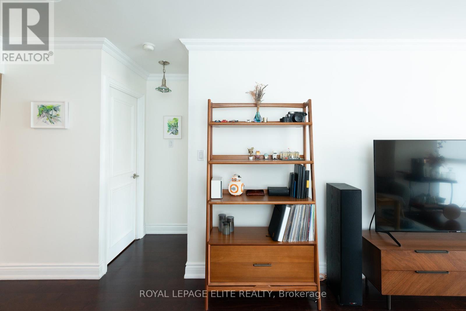 












904 - 95 LOMBARD STREET

,
Toronto,




Ontario
M5C2V3

