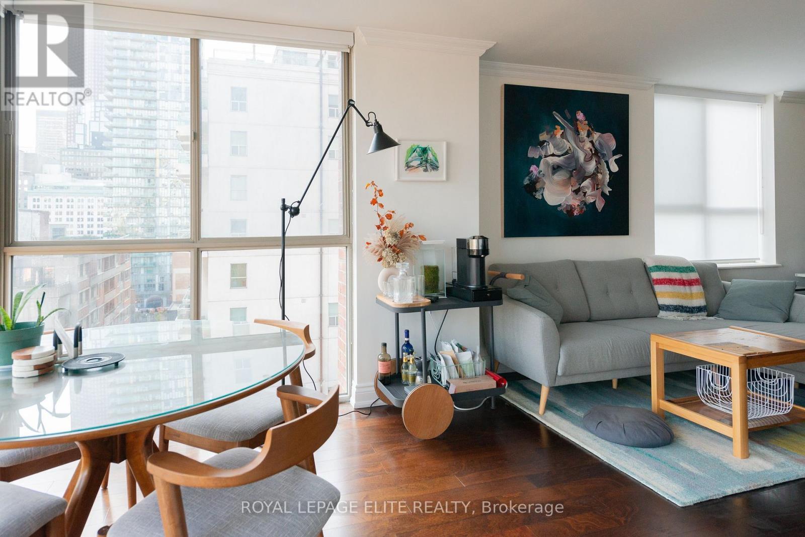 












904 - 95 LOMBARD STREET

,
Toronto,




Ontario
M5C2V3

