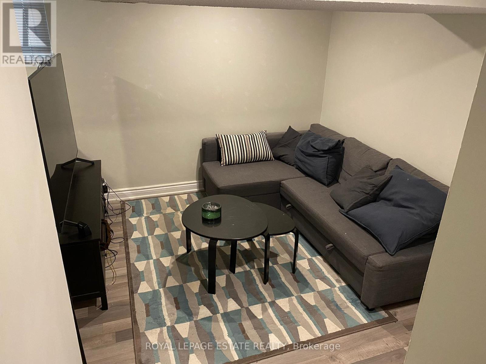 












TH1 - 73 UPPER CANADA DRIVE

,
Toronto,




Ontario
M2P2A2

