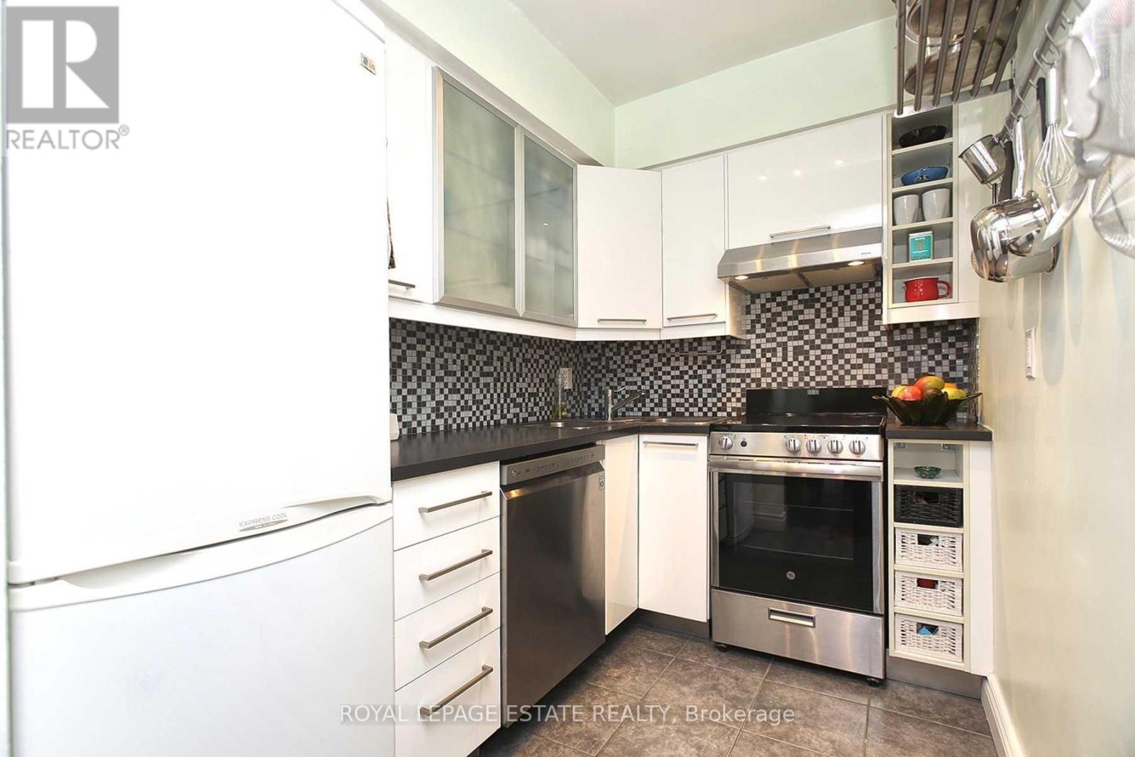 












TH1 - 73 UPPER CANADA DRIVE

,
Toronto,




Ontario
M2P2A2

