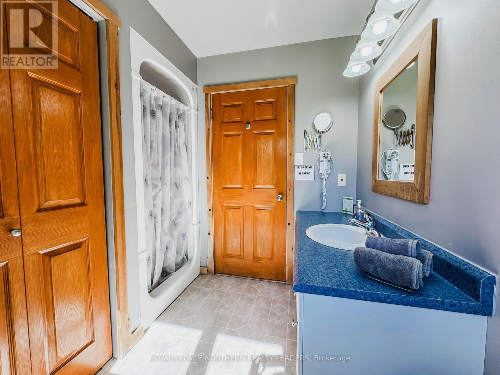 












119 ONTARIO STREET

,
Timiskaming (TIM - Outside - Rural),




Ontario
P0J1G0

