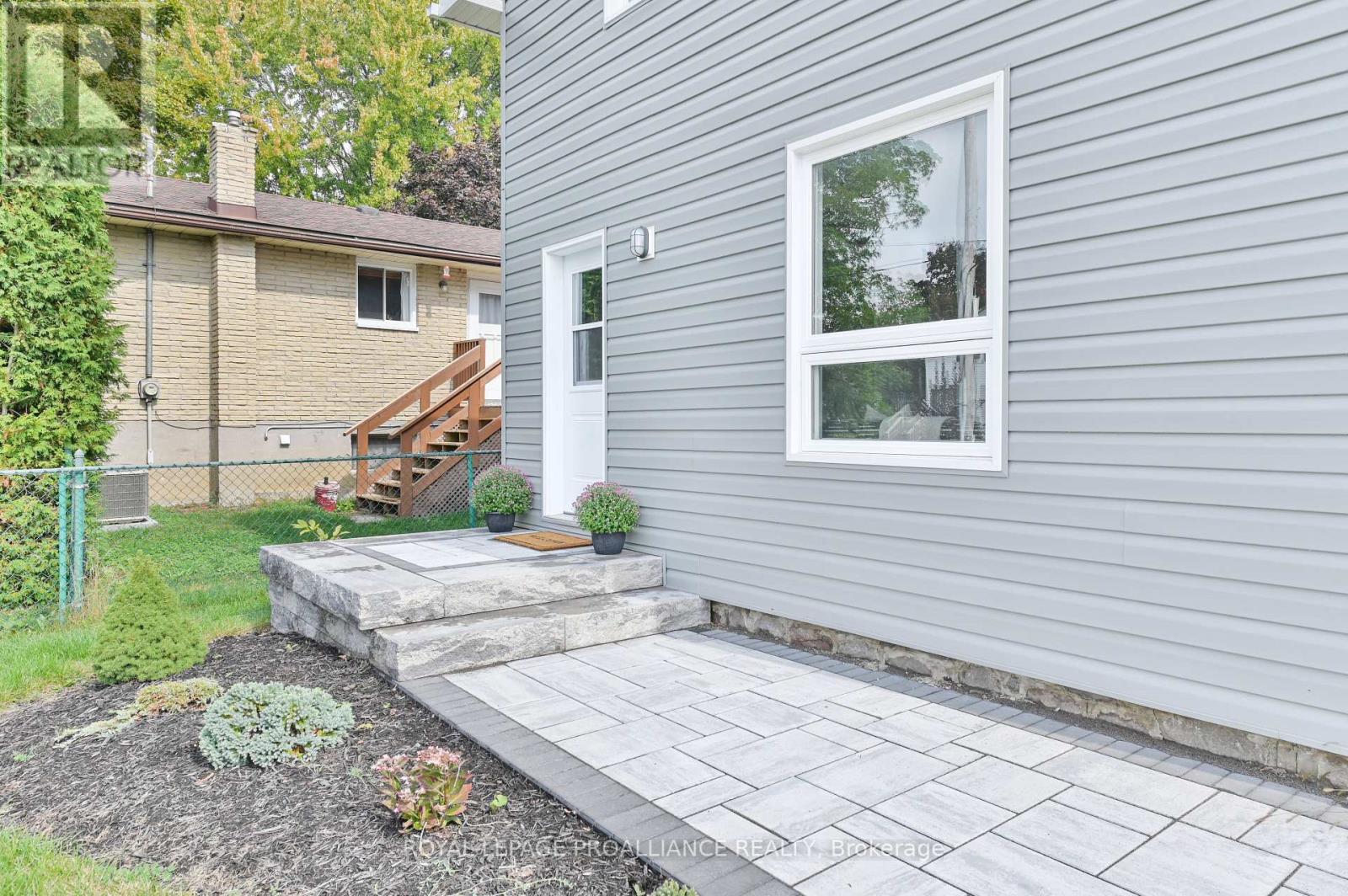 












27 MAPLEWOOD AVENUE

,
Brighton,




Ontario
K0K1H0

