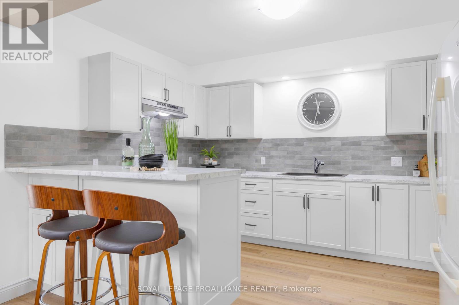 












27 MAPLEWOOD AVENUE

,
Brighton,




Ontario
K0K1H0

