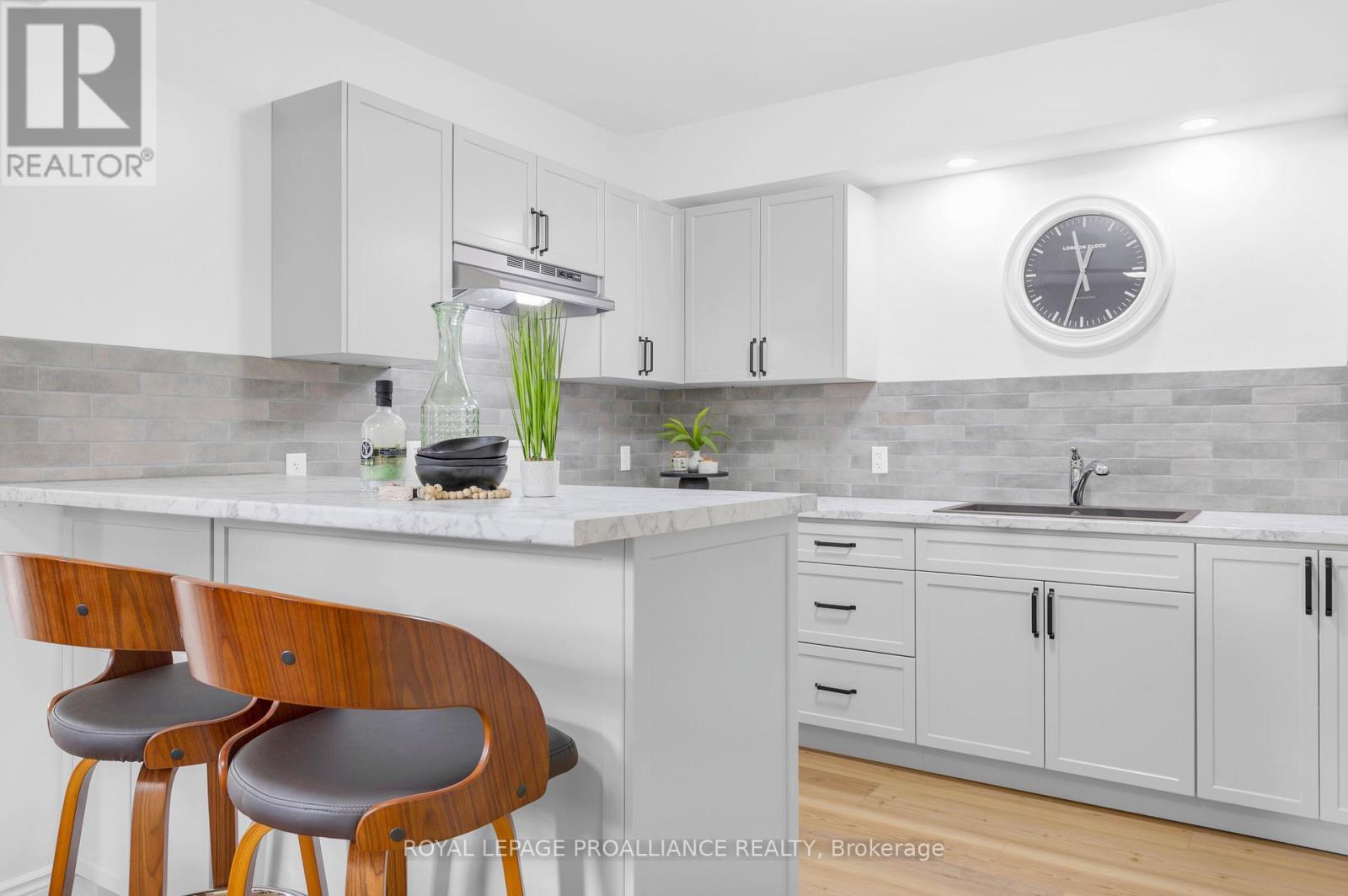 












27 MAPLEWOOD AVENUE

,
Brighton,




Ontario
K0K1H0

