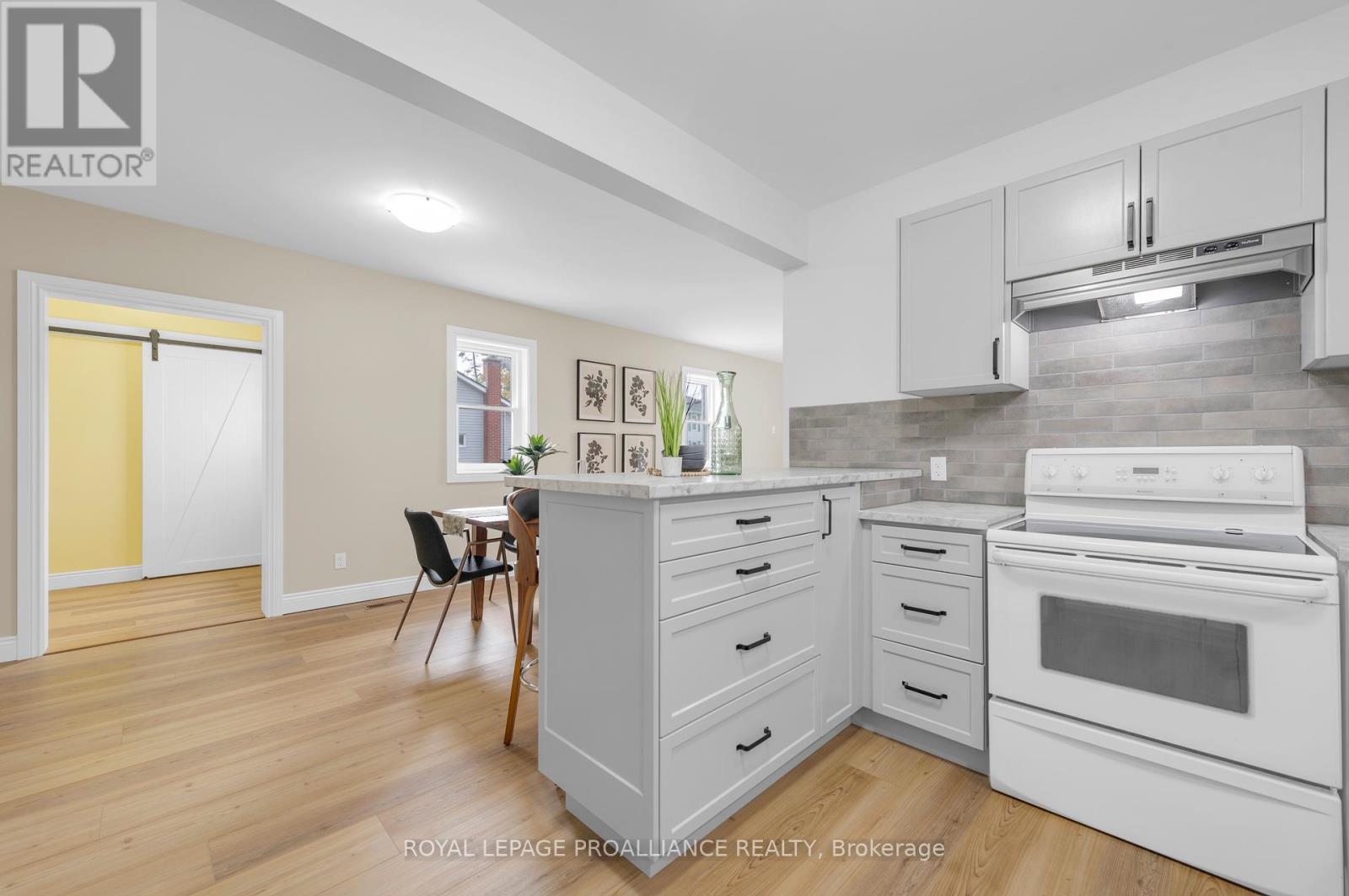 












27 MAPLEWOOD AVENUE

,
Brighton,




Ontario
K0K1H0

