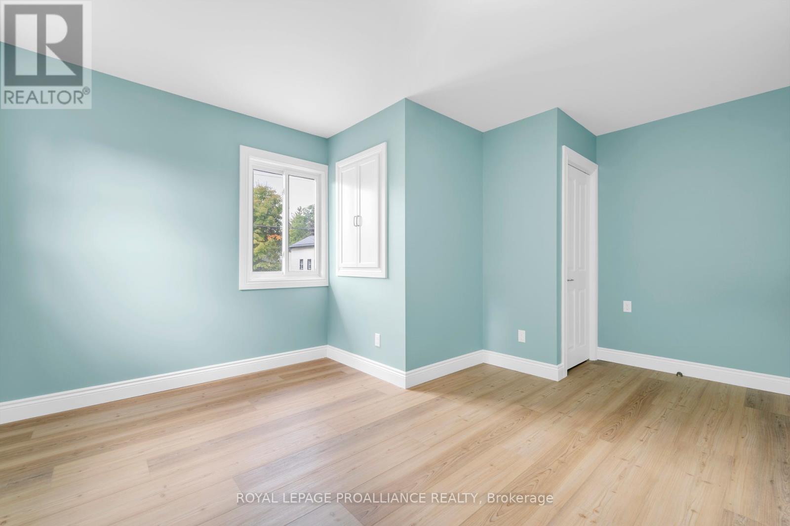 












27 MAPLEWOOD AVENUE

,
Brighton,




Ontario
K0K1H0


