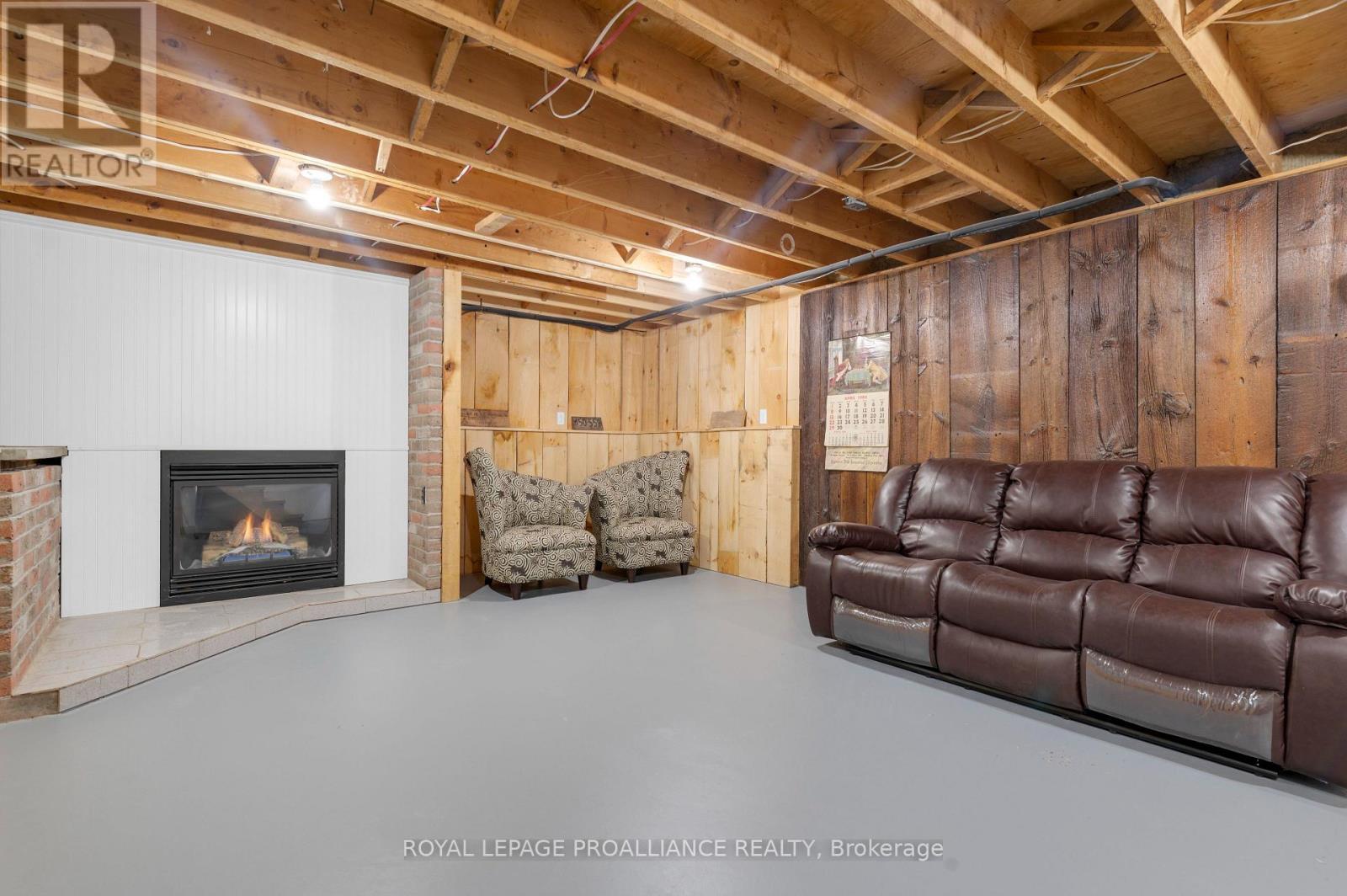 












27 MAPLEWOOD AVENUE

,
Brighton,




Ontario
K0K1H0

